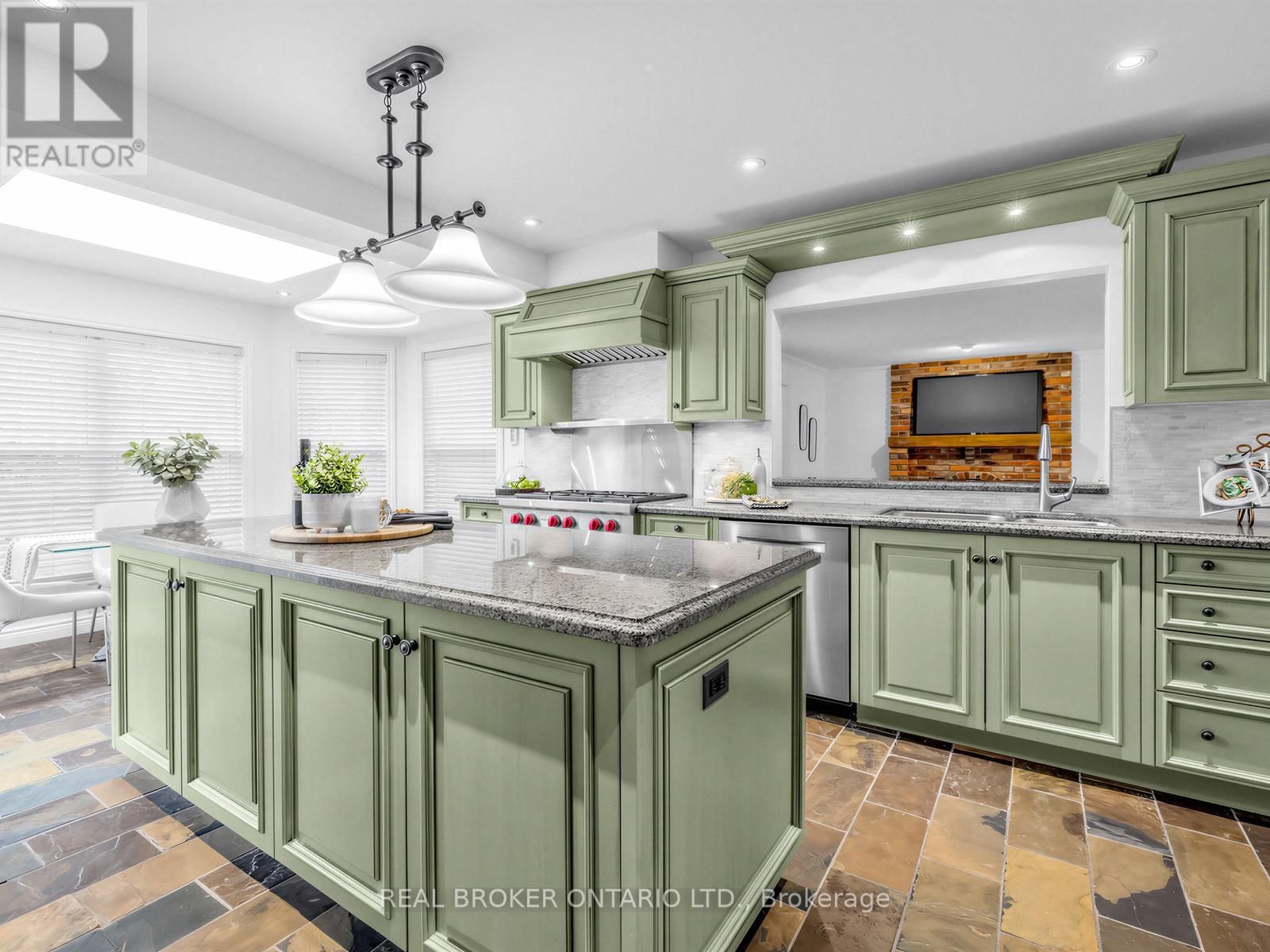 9 TEMAGAMI COURT Image 12