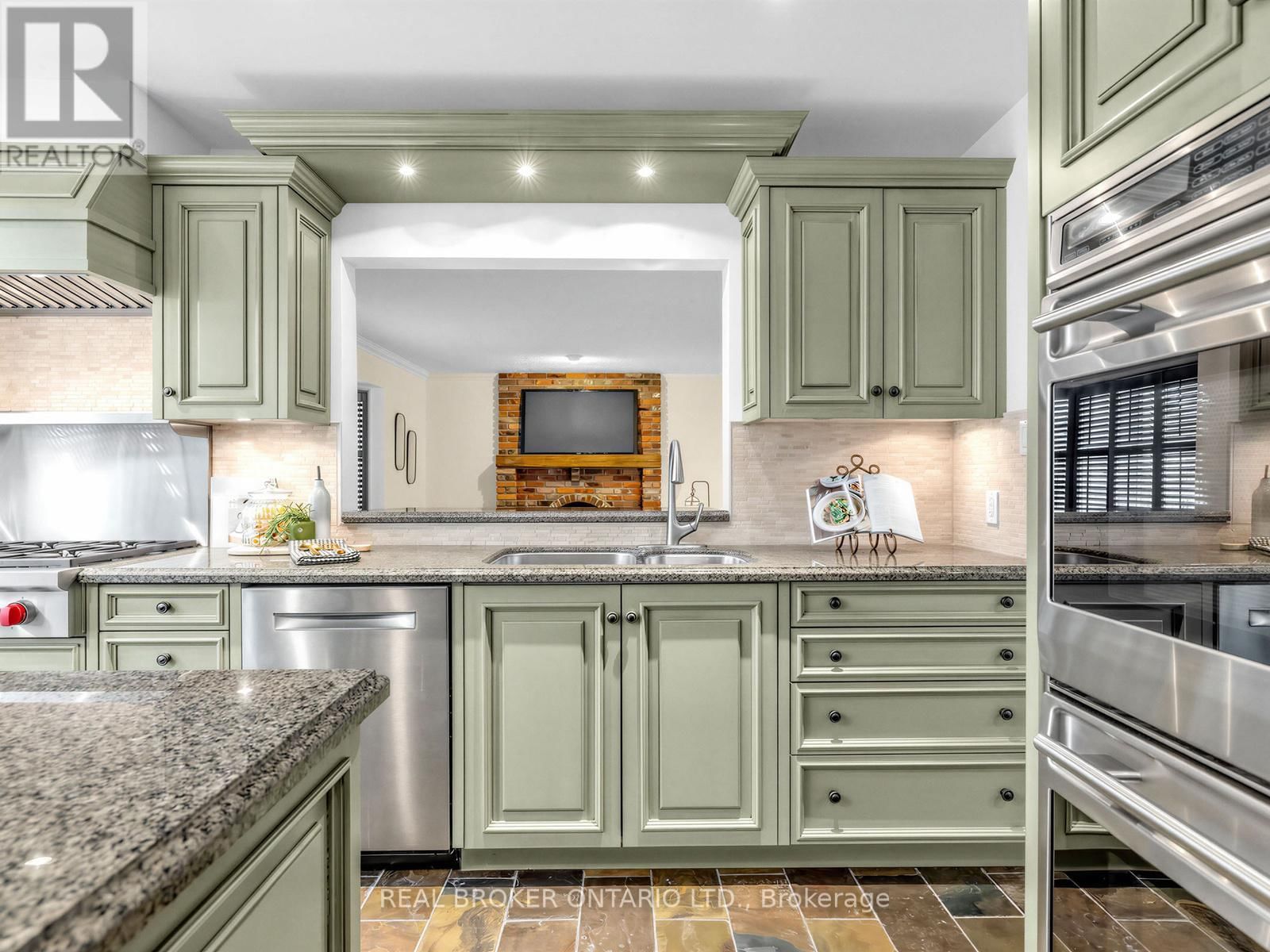 9 TEMAGAMI COURT Image 13