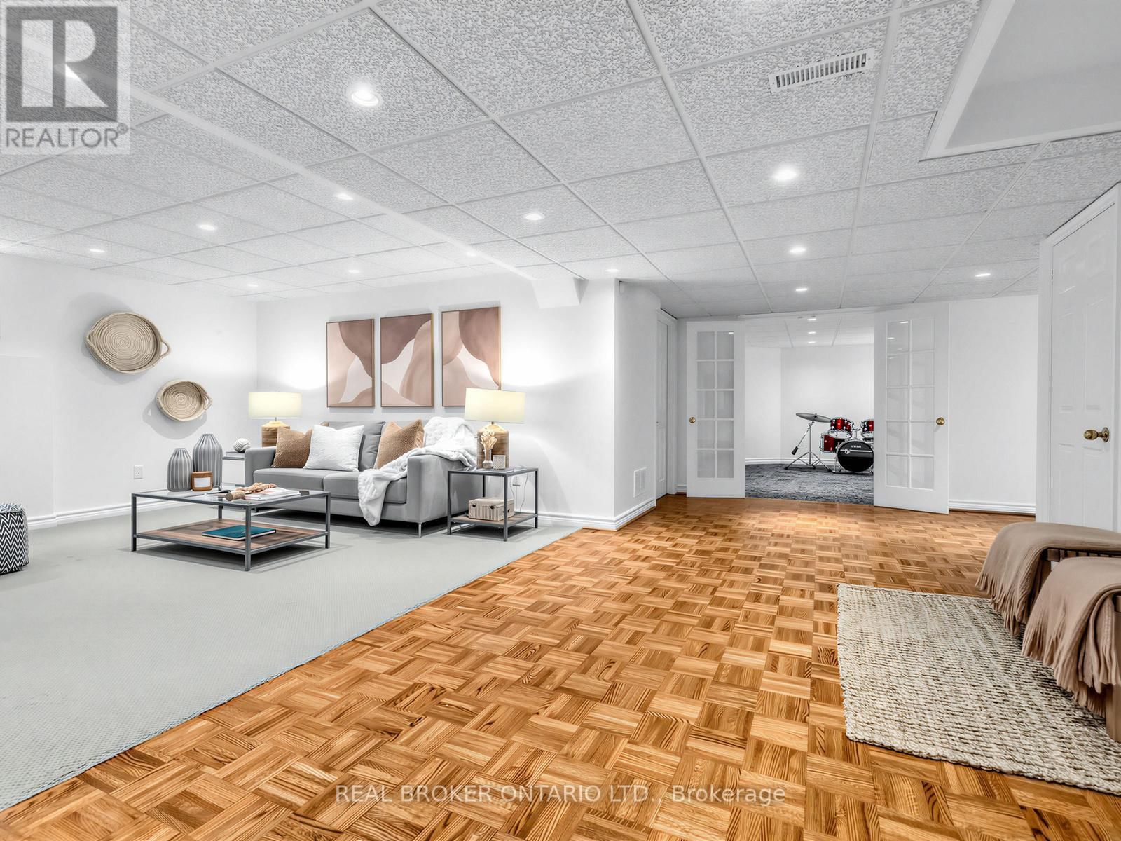 9 TEMAGAMI COURT Image 32