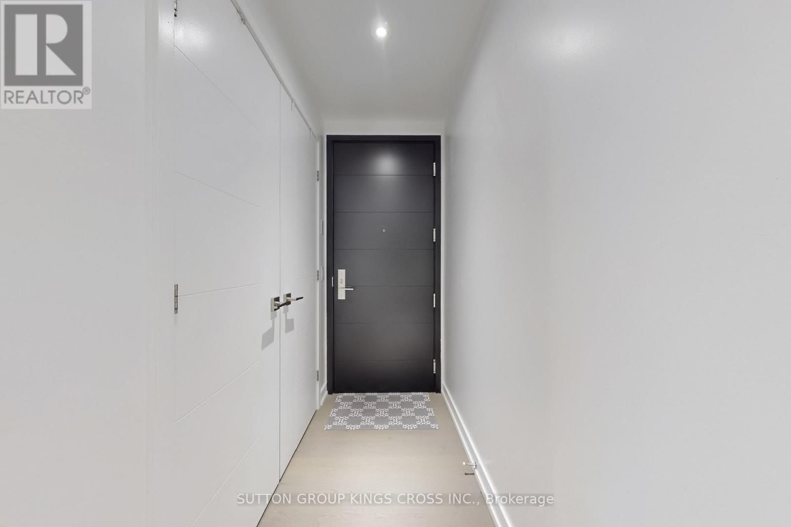 3901 - 488 UNIVERSITY AVENUE Image 11