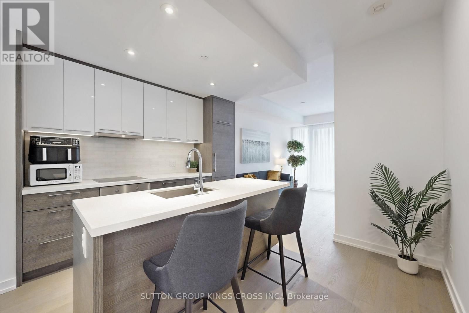 3901 - 488 UNIVERSITY AVENUE Image 13