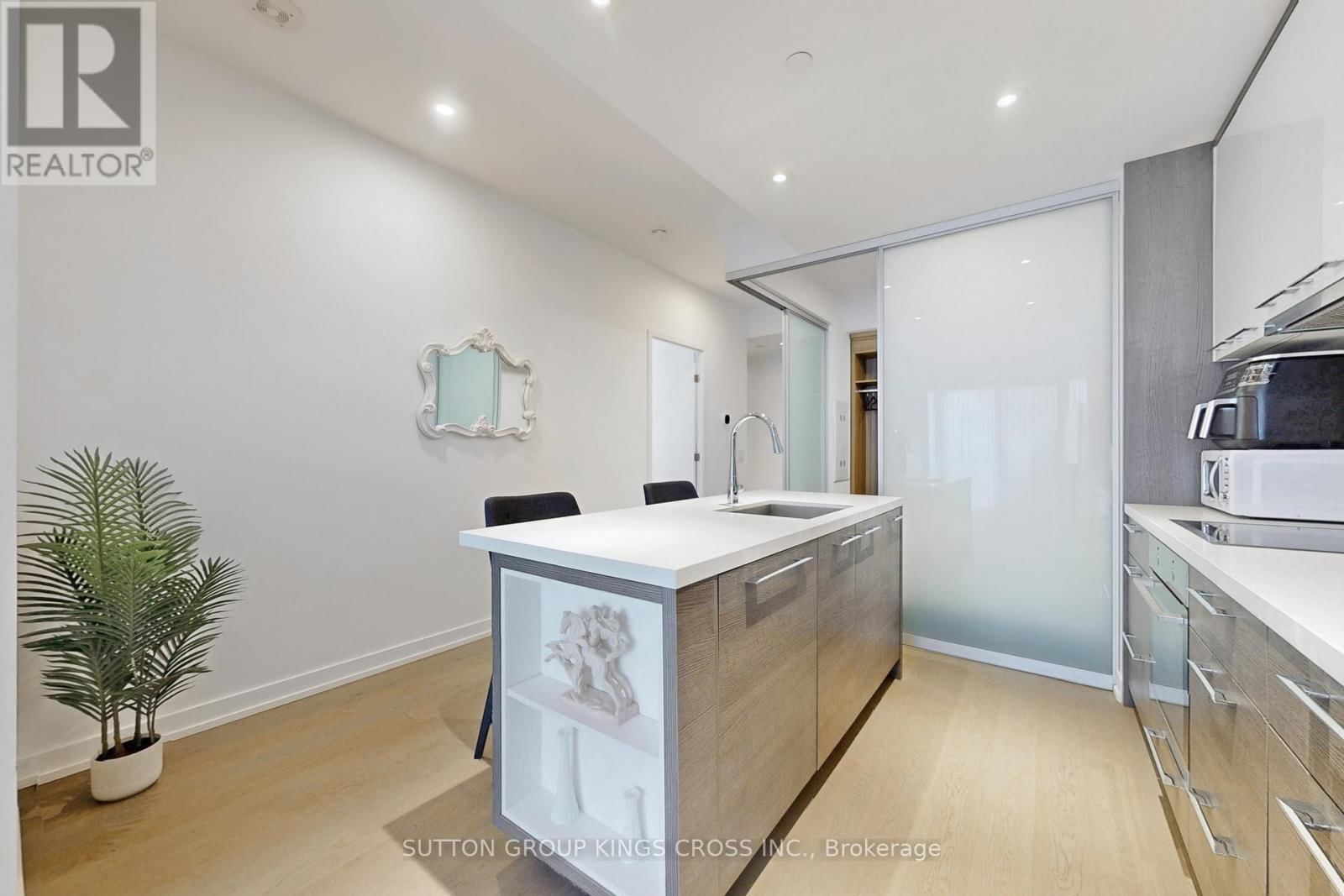 3901 - 488 UNIVERSITY AVENUE Image 15