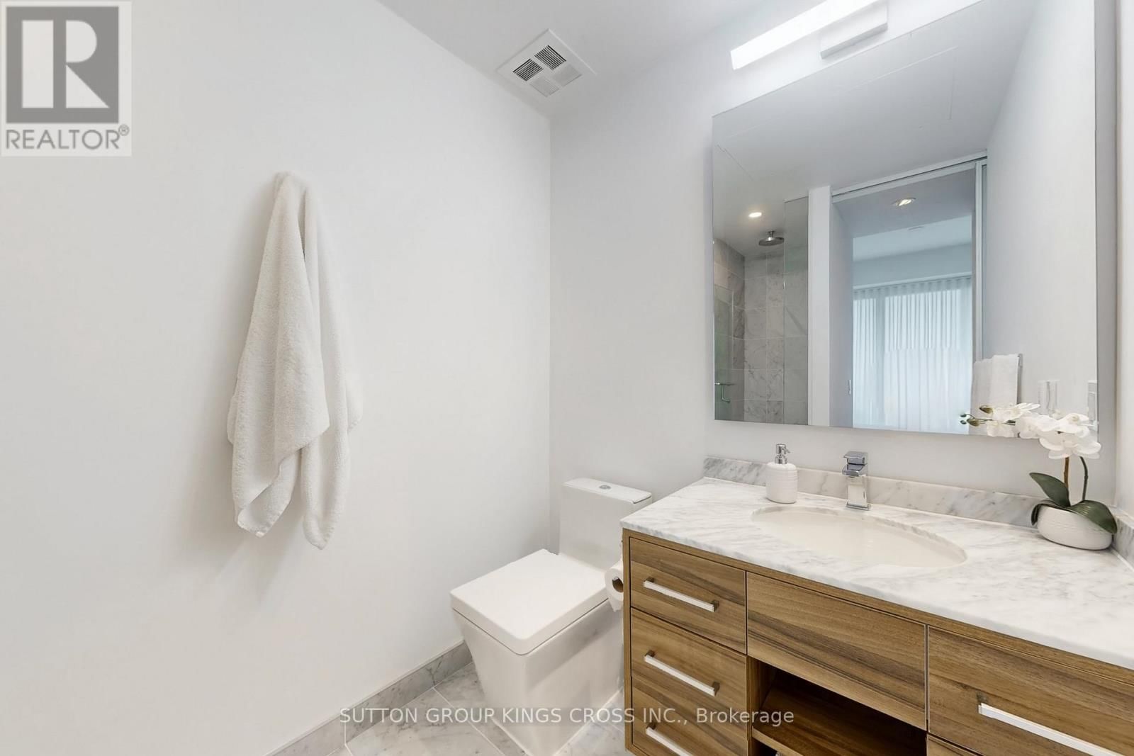 3901 - 488 UNIVERSITY AVENUE Image 27