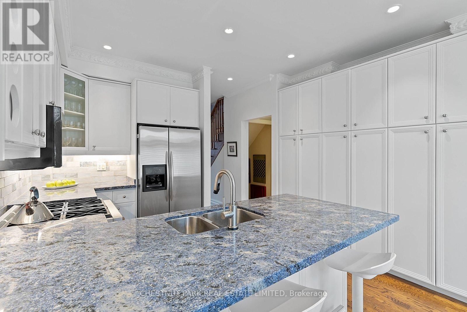 21 CASTLEFIELD AVENUE Image 10