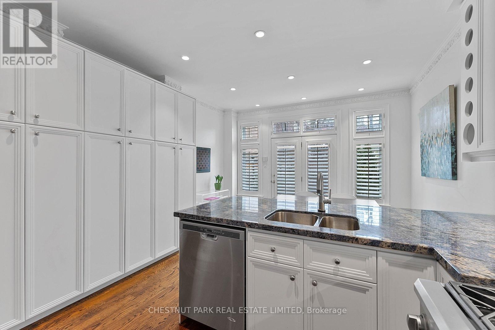 21 CASTLEFIELD AVENUE Image 8