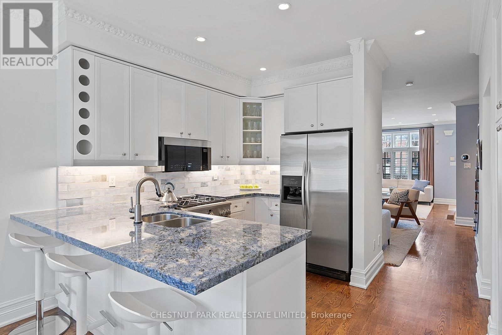 21 CASTLEFIELD AVENUE Image 9