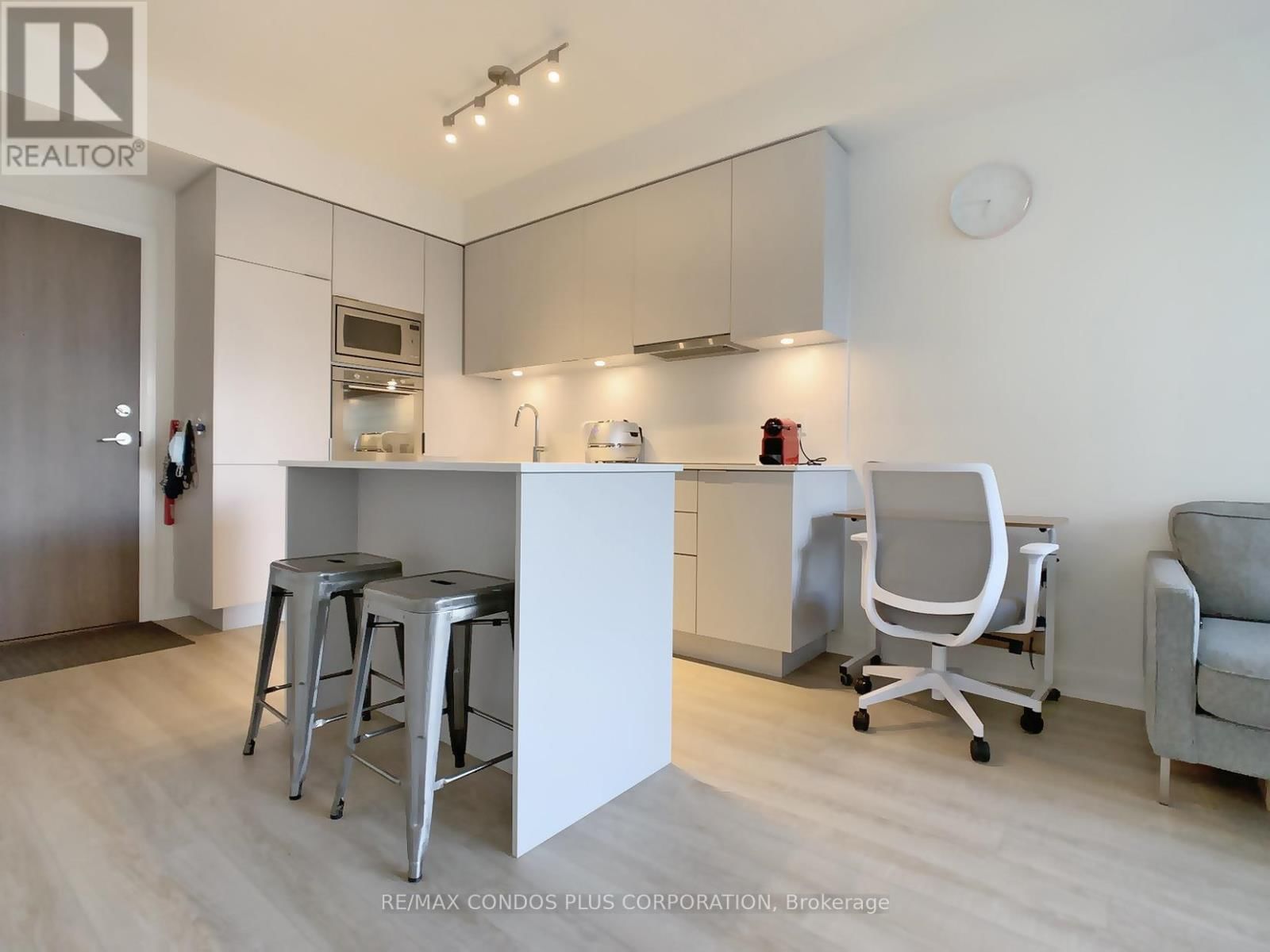 1519 - 576 FRONT STREET WEST Image 12