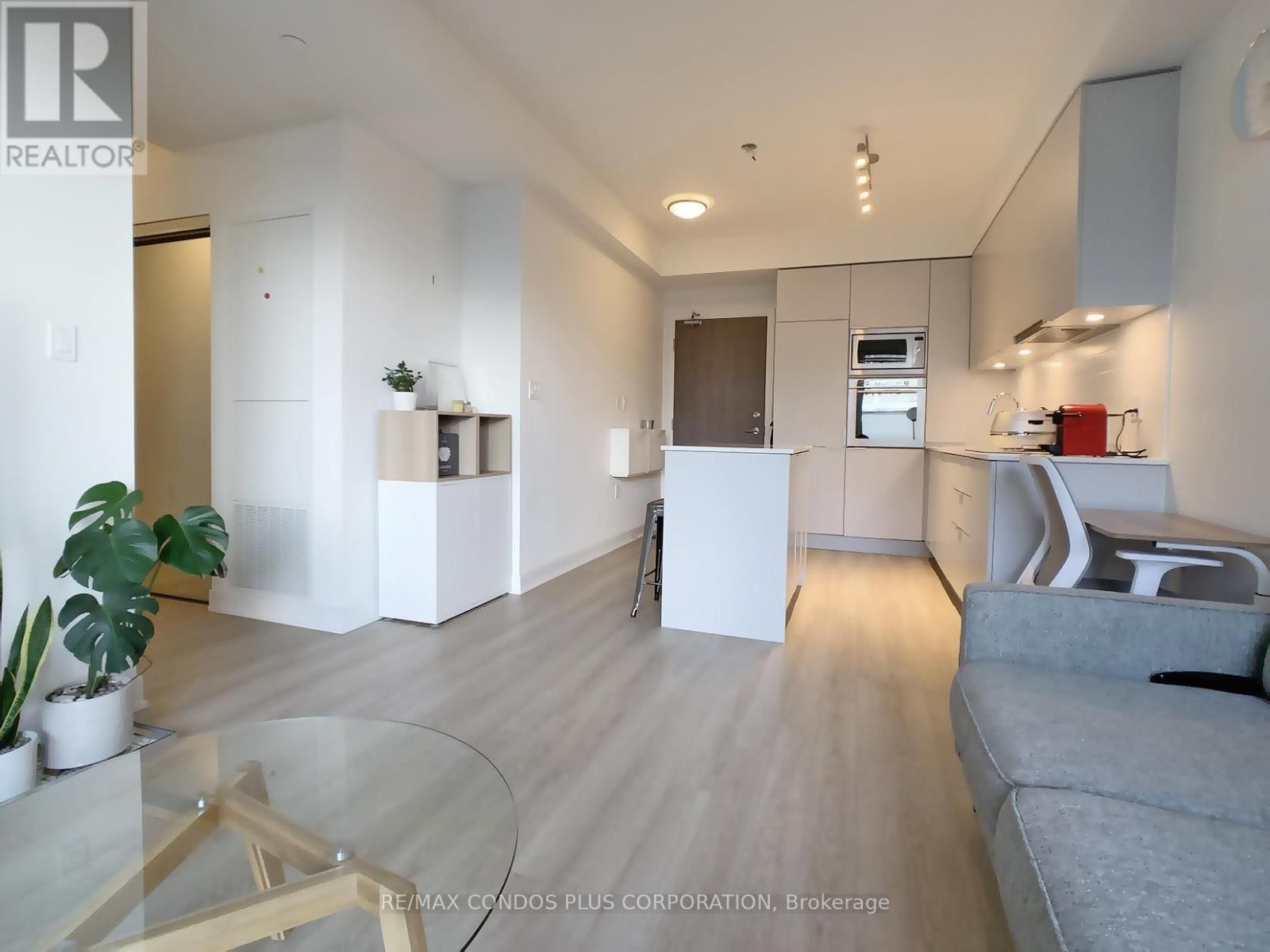 1519 - 576 FRONT STREET WEST Image 5