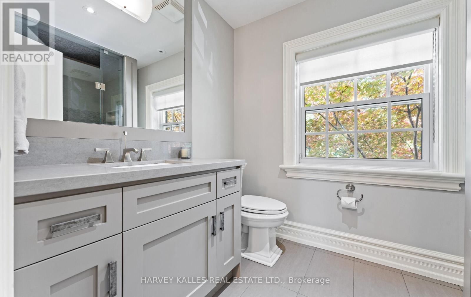 112 MASON BOULEVARD Image 26