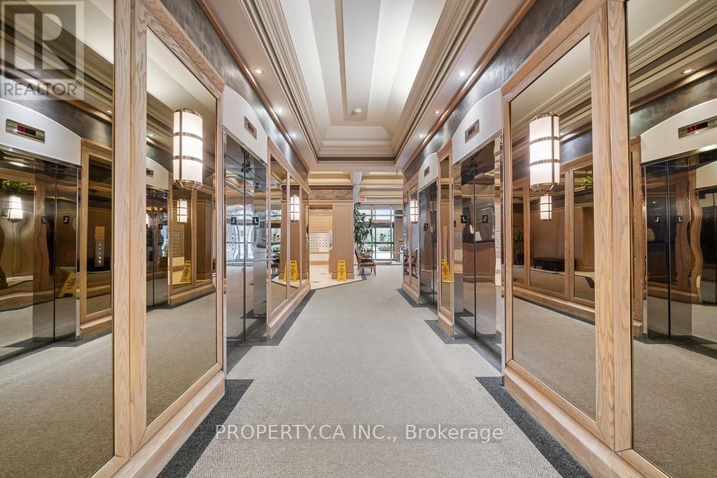 1503 - 909 BAY STREET Image 21