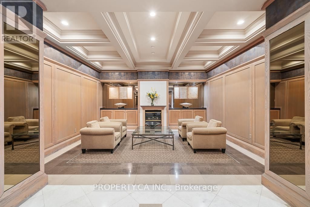 1503 - 909 BAY STREET Image 43