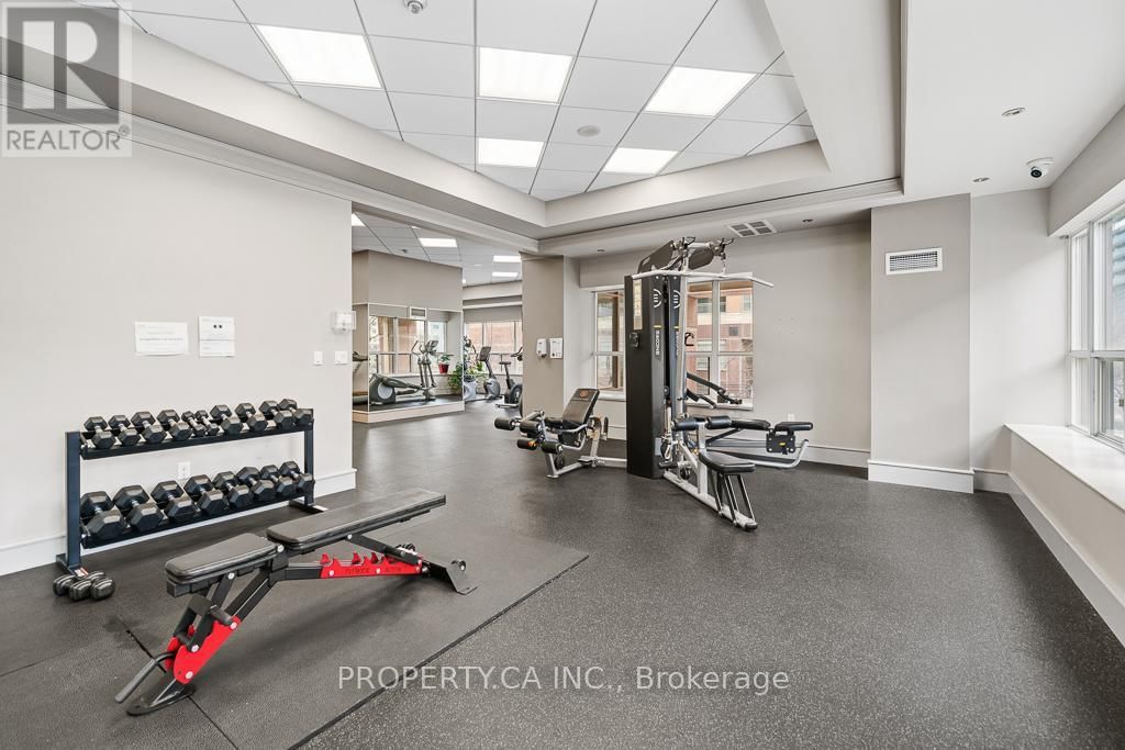 1503 - 909 BAY STREET Image 44