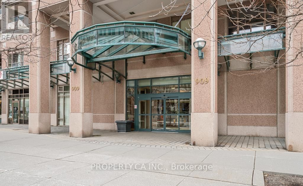 1503 - 909 BAY STREET Image 46