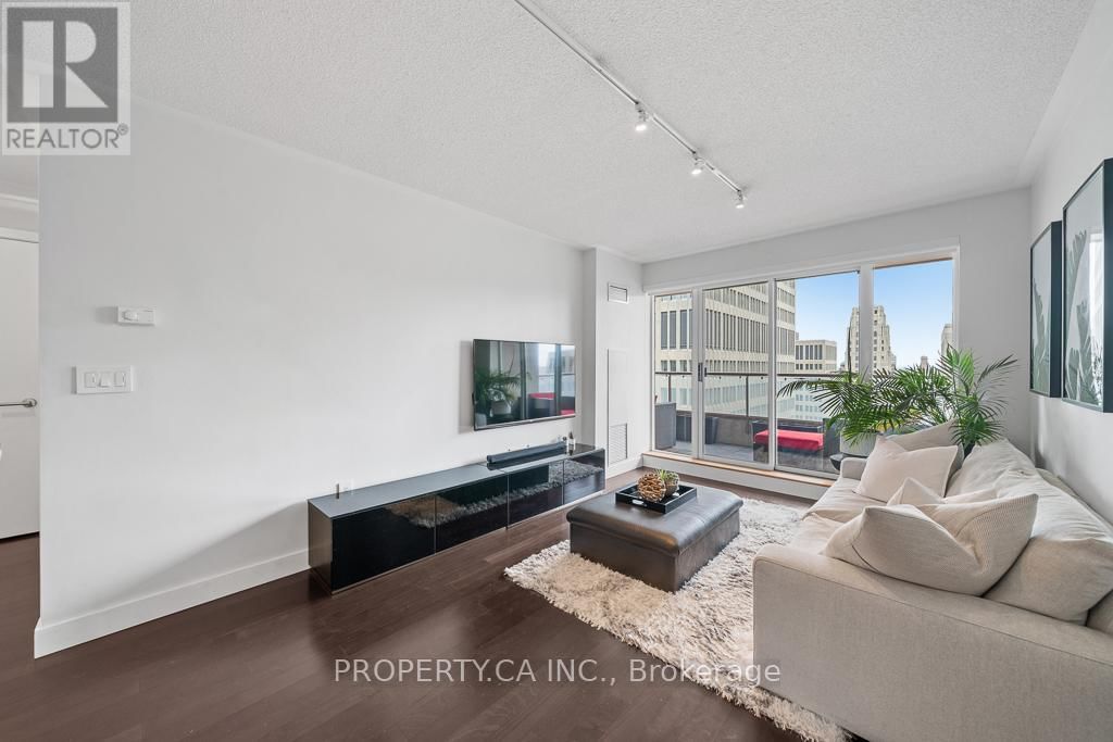 1503 - 909 BAY STREET Image 8