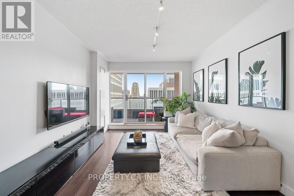 1503 - 909 BAY STREET Image 9