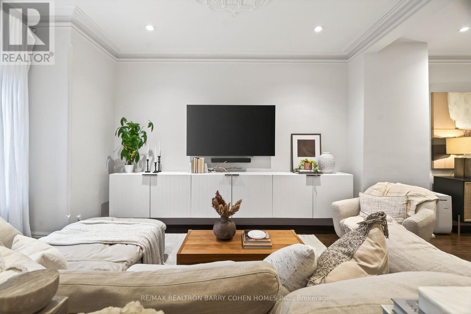 198 MACPHERSON AVENUE Image 3