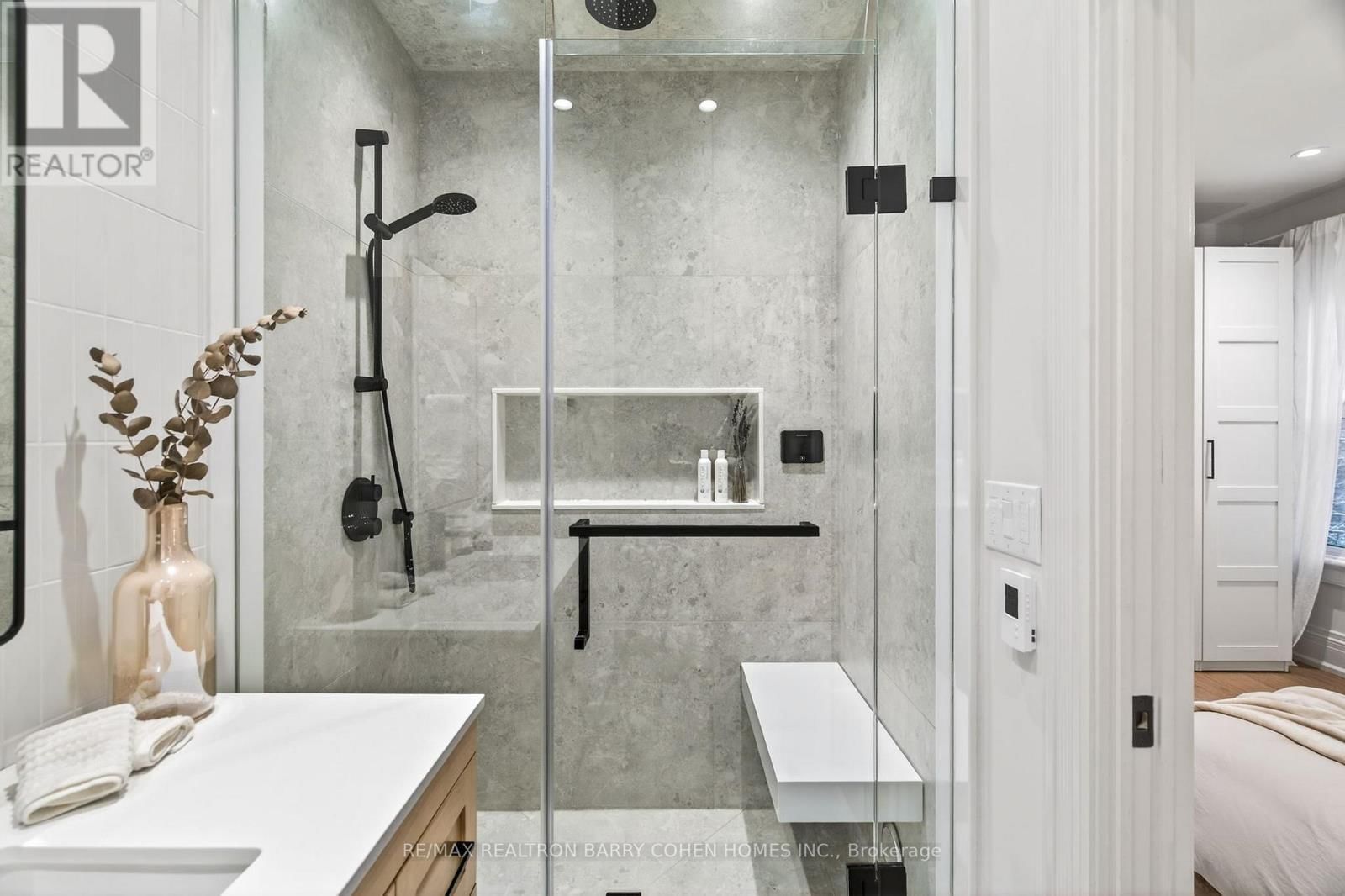 198 MACPHERSON AVENUE Image 30