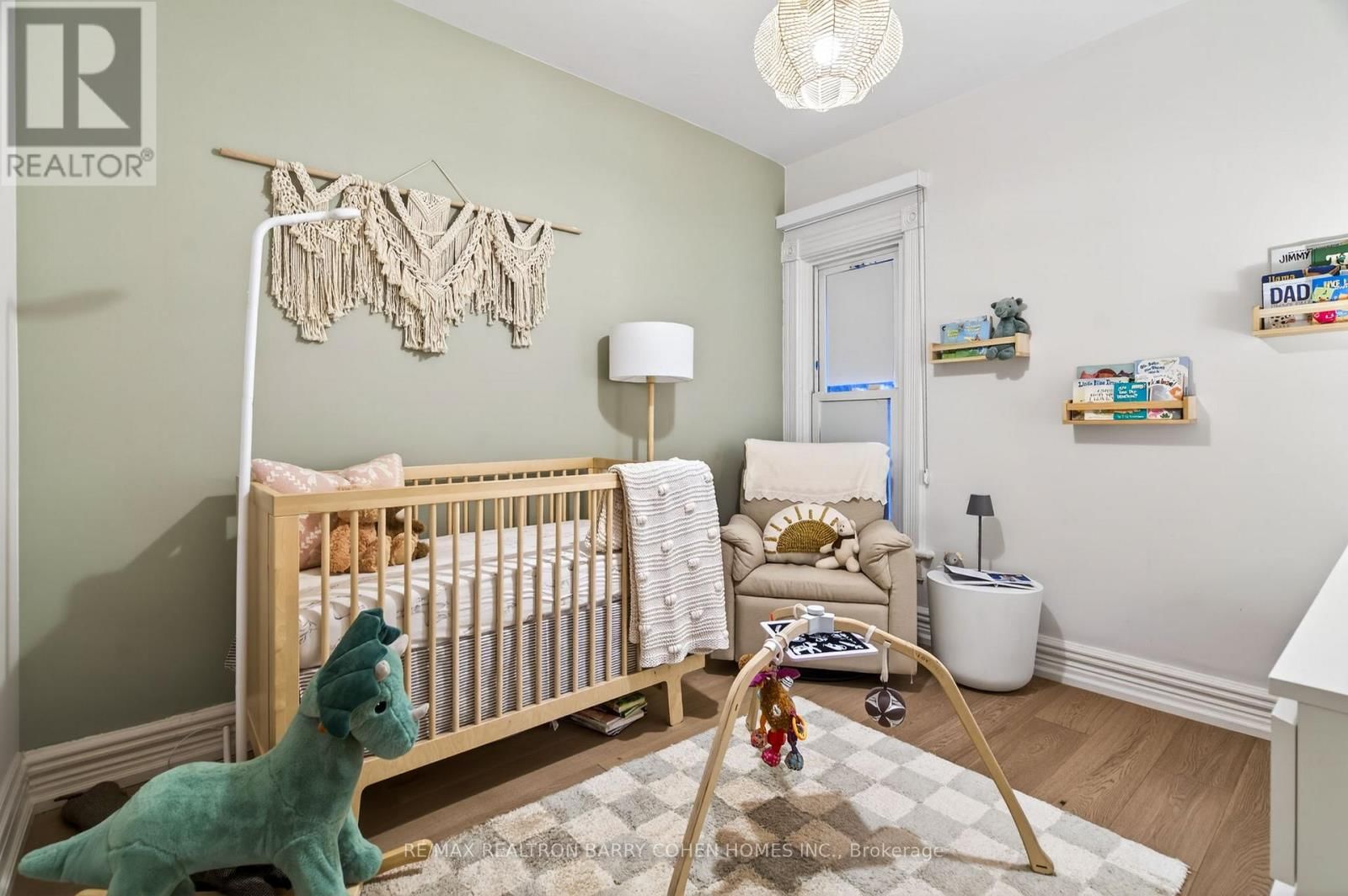 198 MACPHERSON AVENUE Image 31