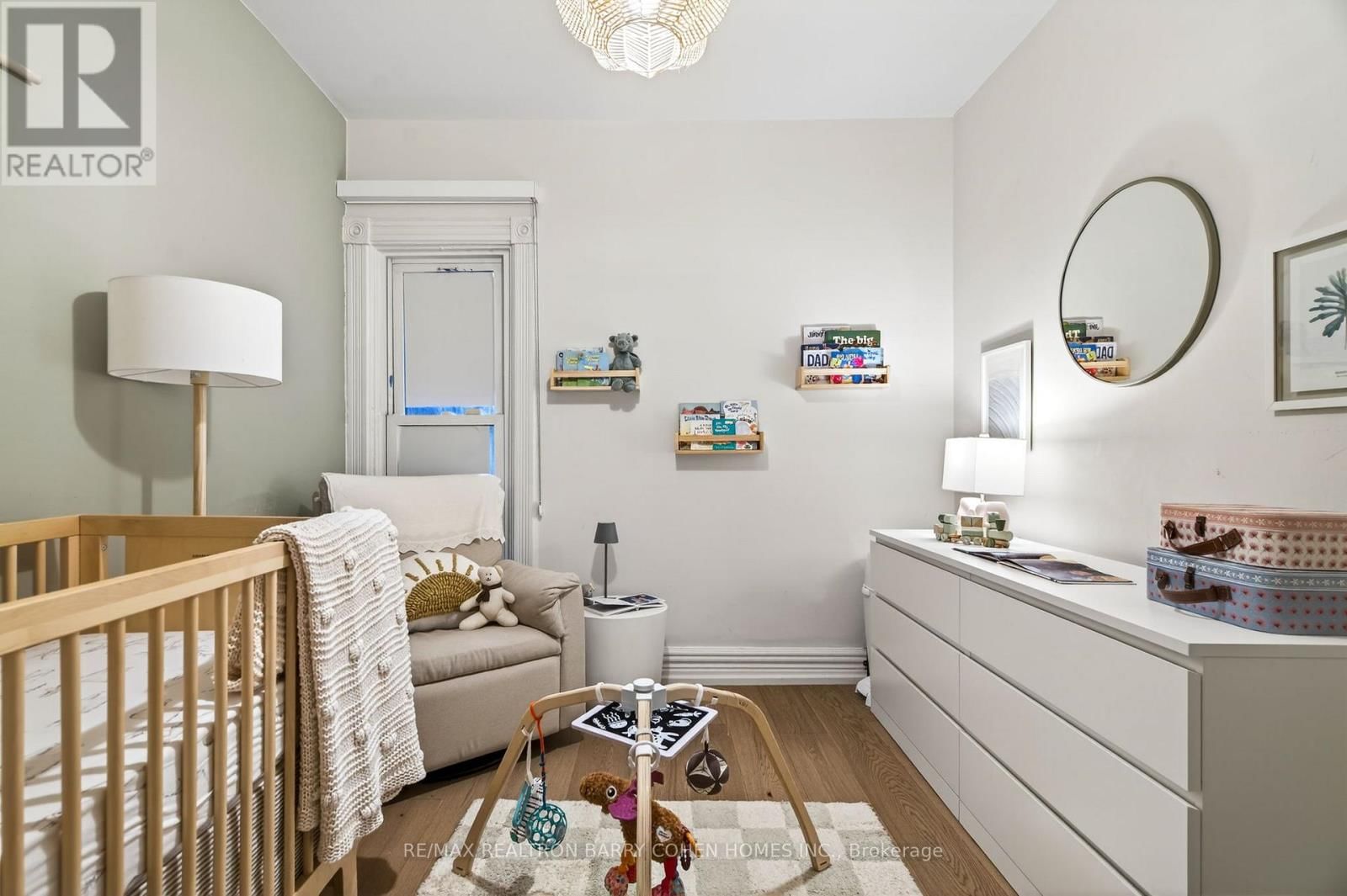 198 MACPHERSON AVENUE Image 32