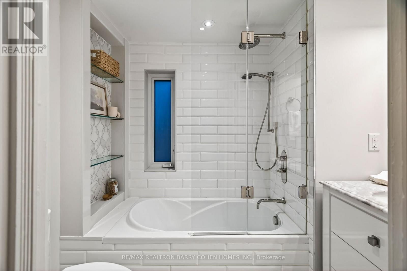 198 MACPHERSON AVENUE Image 35