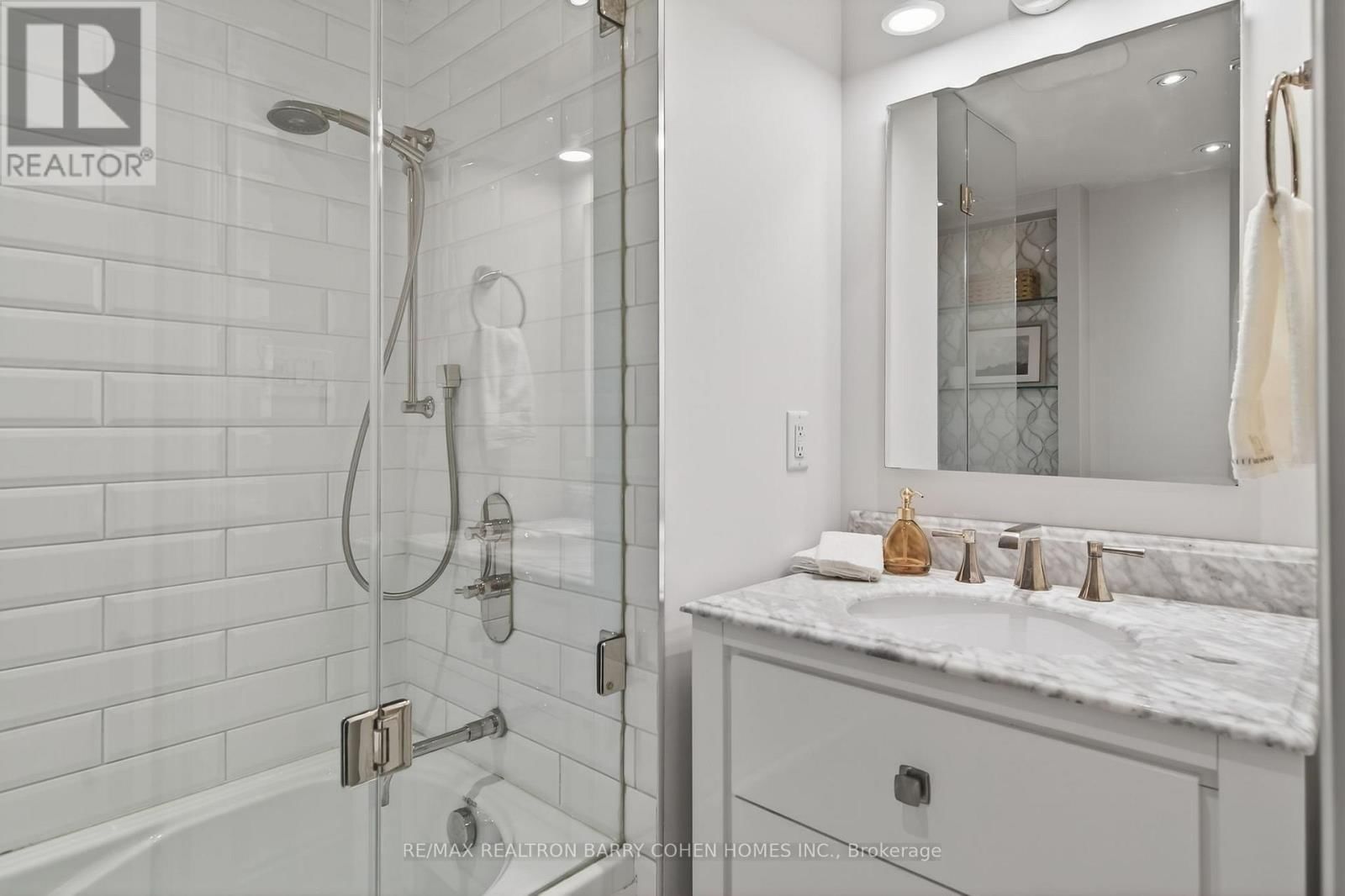 198 MACPHERSON AVENUE Image 36