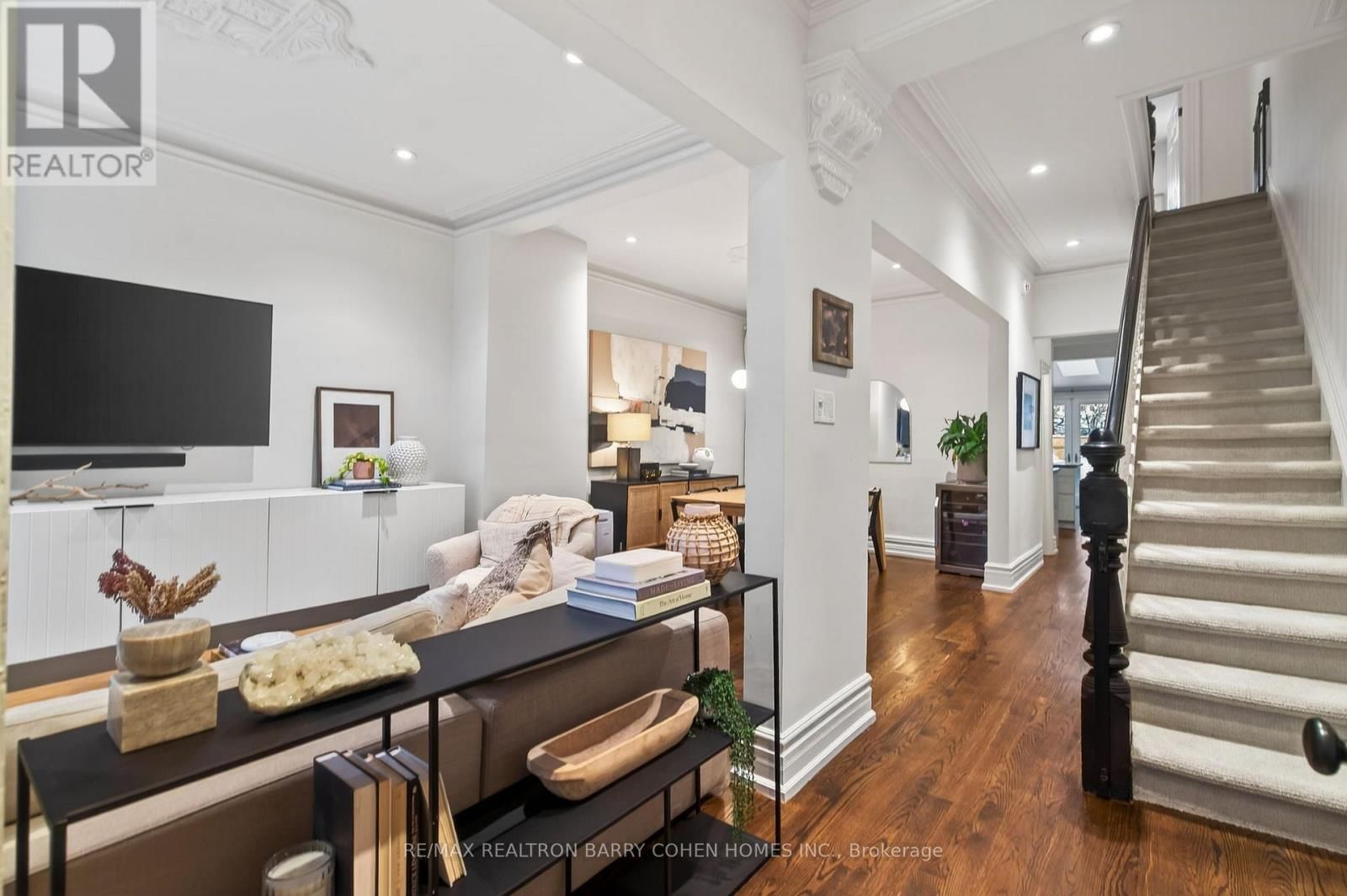 198 MACPHERSON AVENUE Image 4