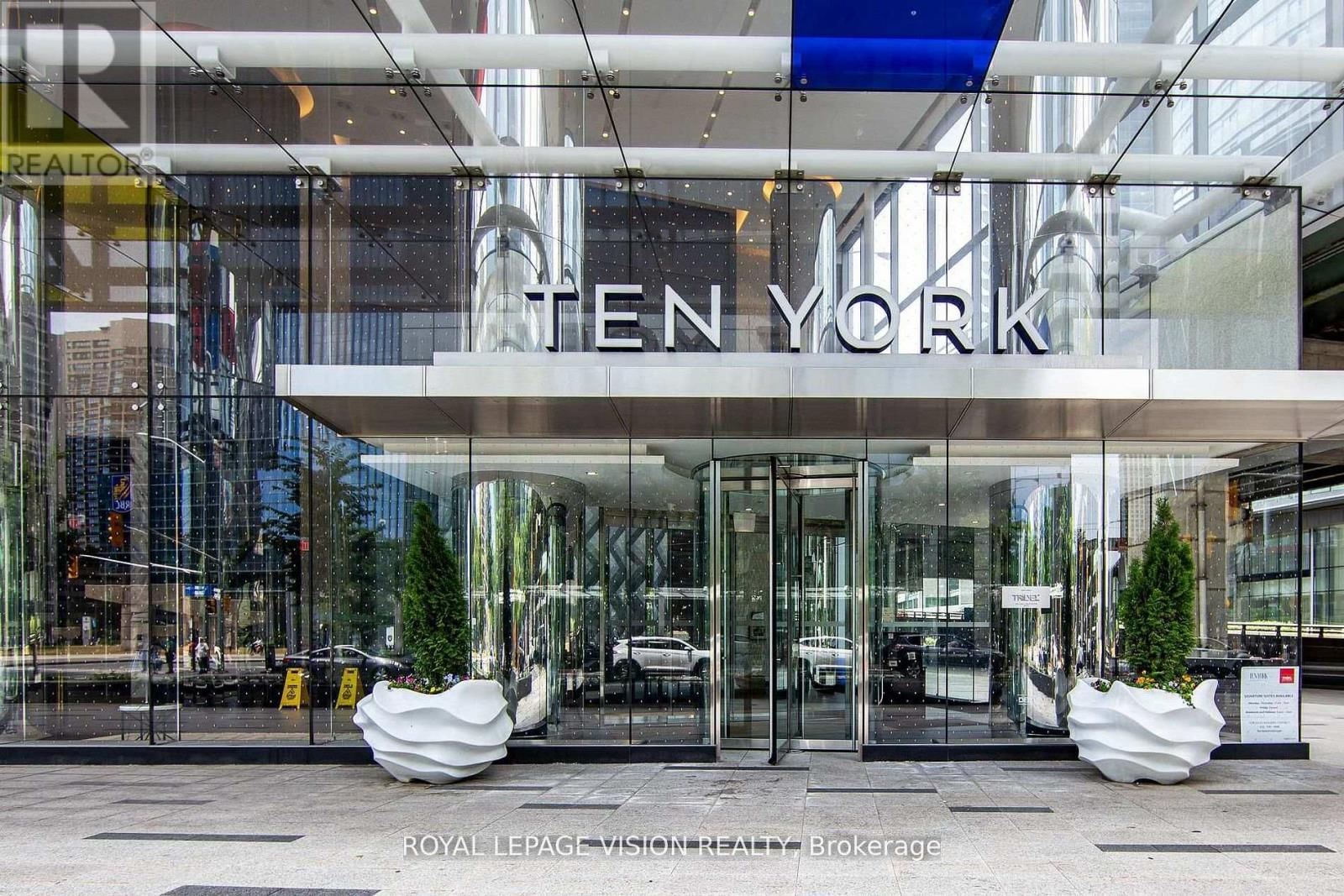 5813 - 10 YORK STREET Image 1