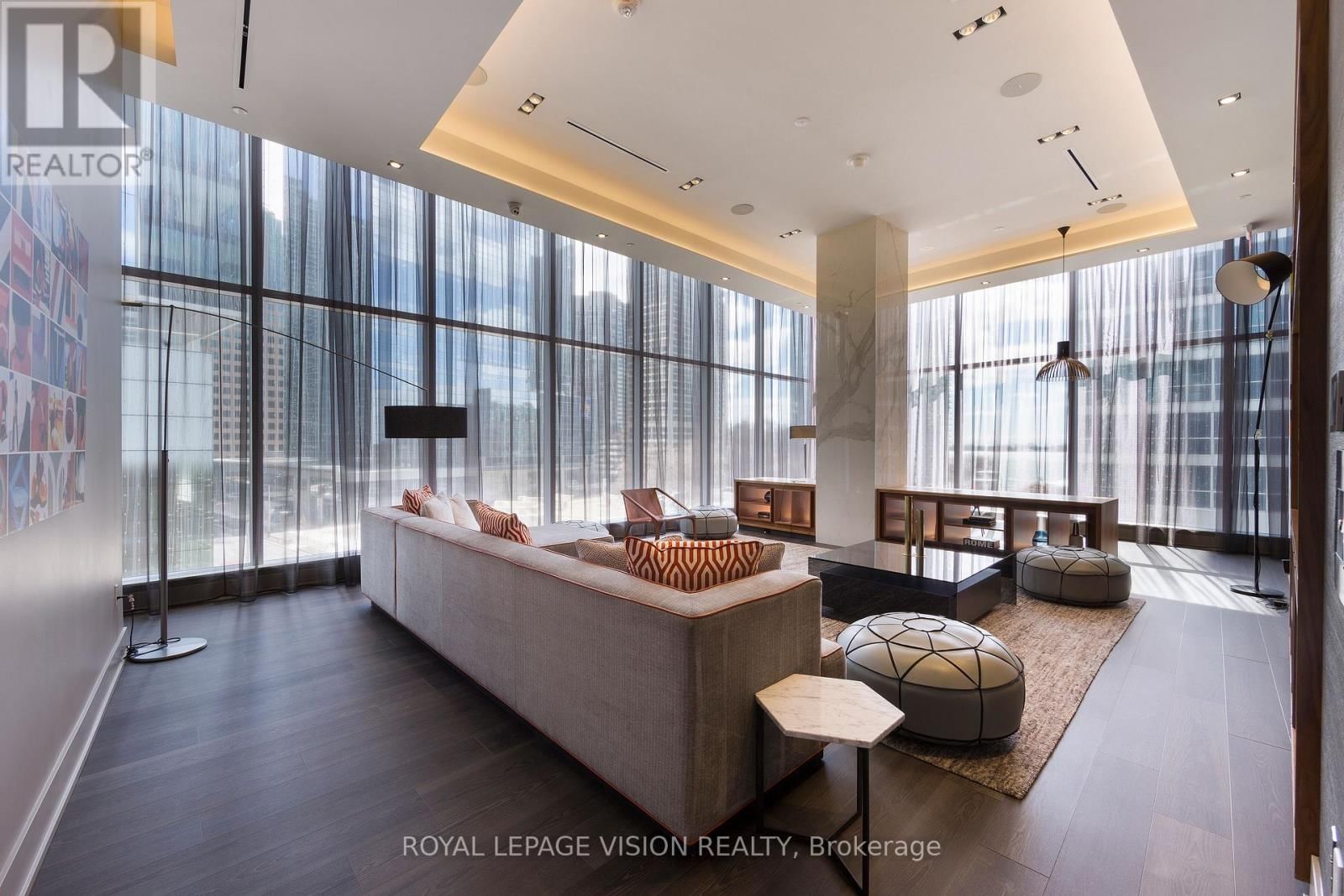 5813 - 10 YORK STREET Image 10