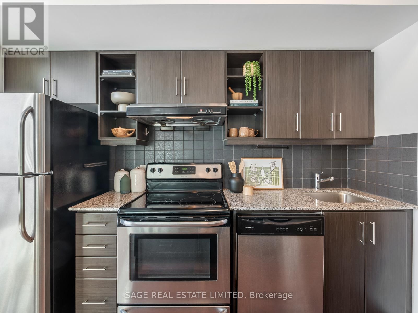 909 - 35 BRIAN PECK CRESCENT Image 12