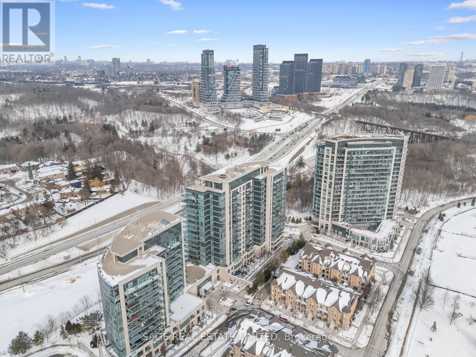 909 - 35 BRIAN PECK CRESCENT Image 33