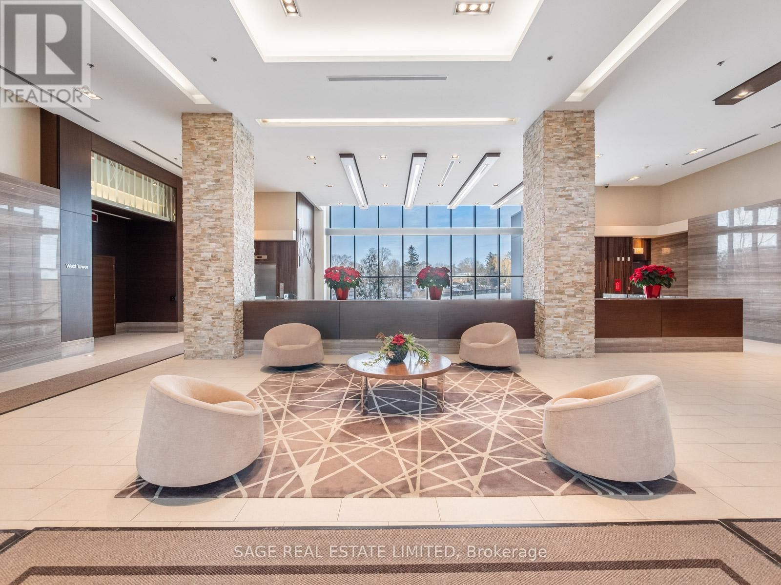 909 - 35 BRIAN PECK CRESCENT Image 5