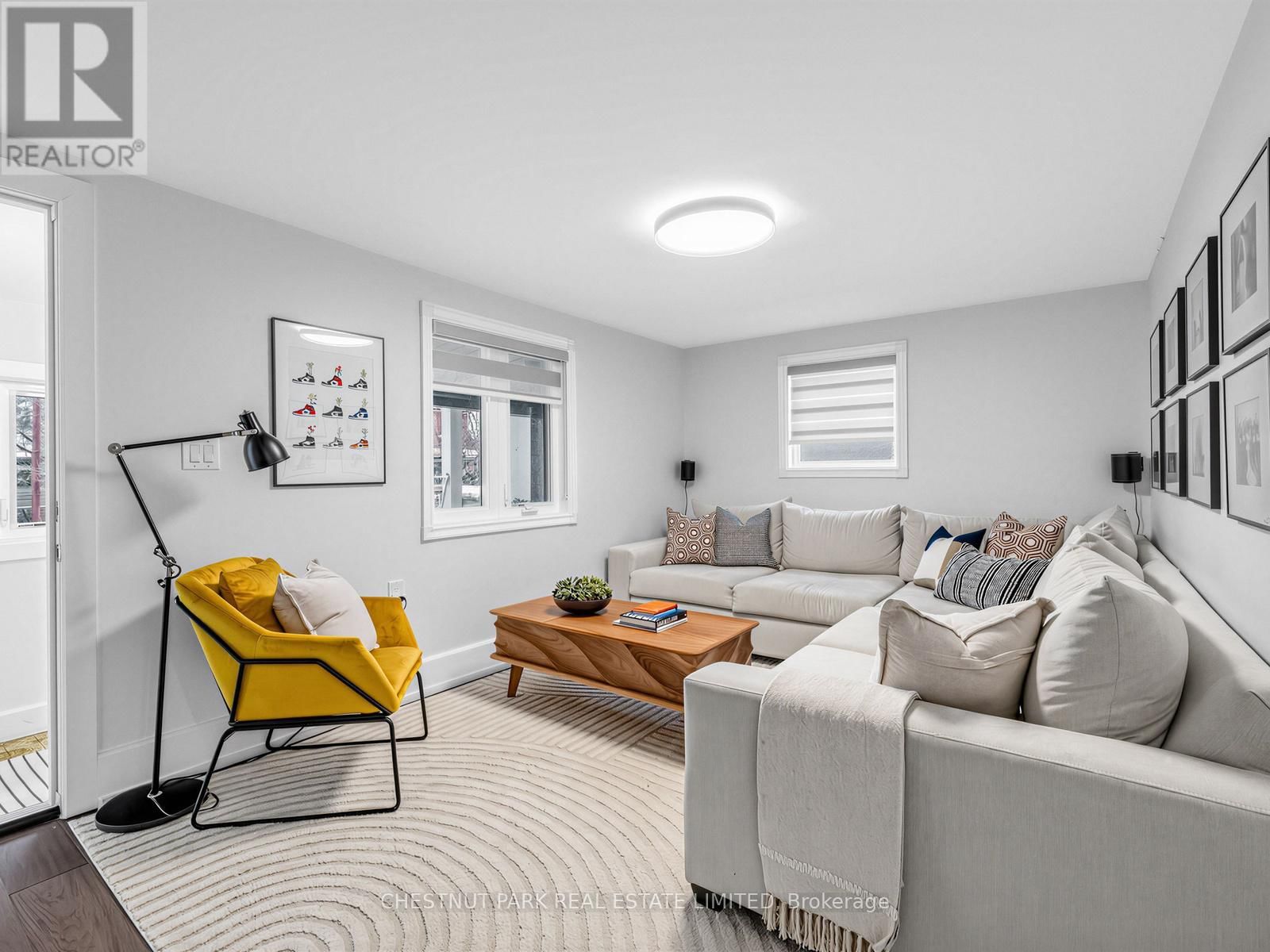 209 ROBINA AVENUE Image 17