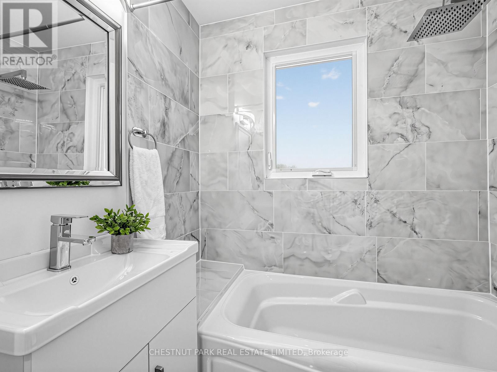 209 ROBINA AVENUE Image 29