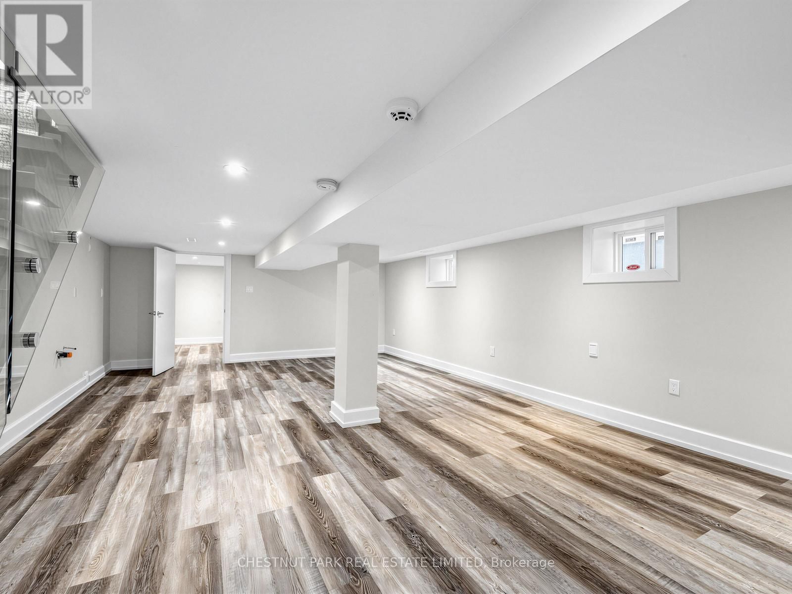 209 ROBINA AVENUE Image 30