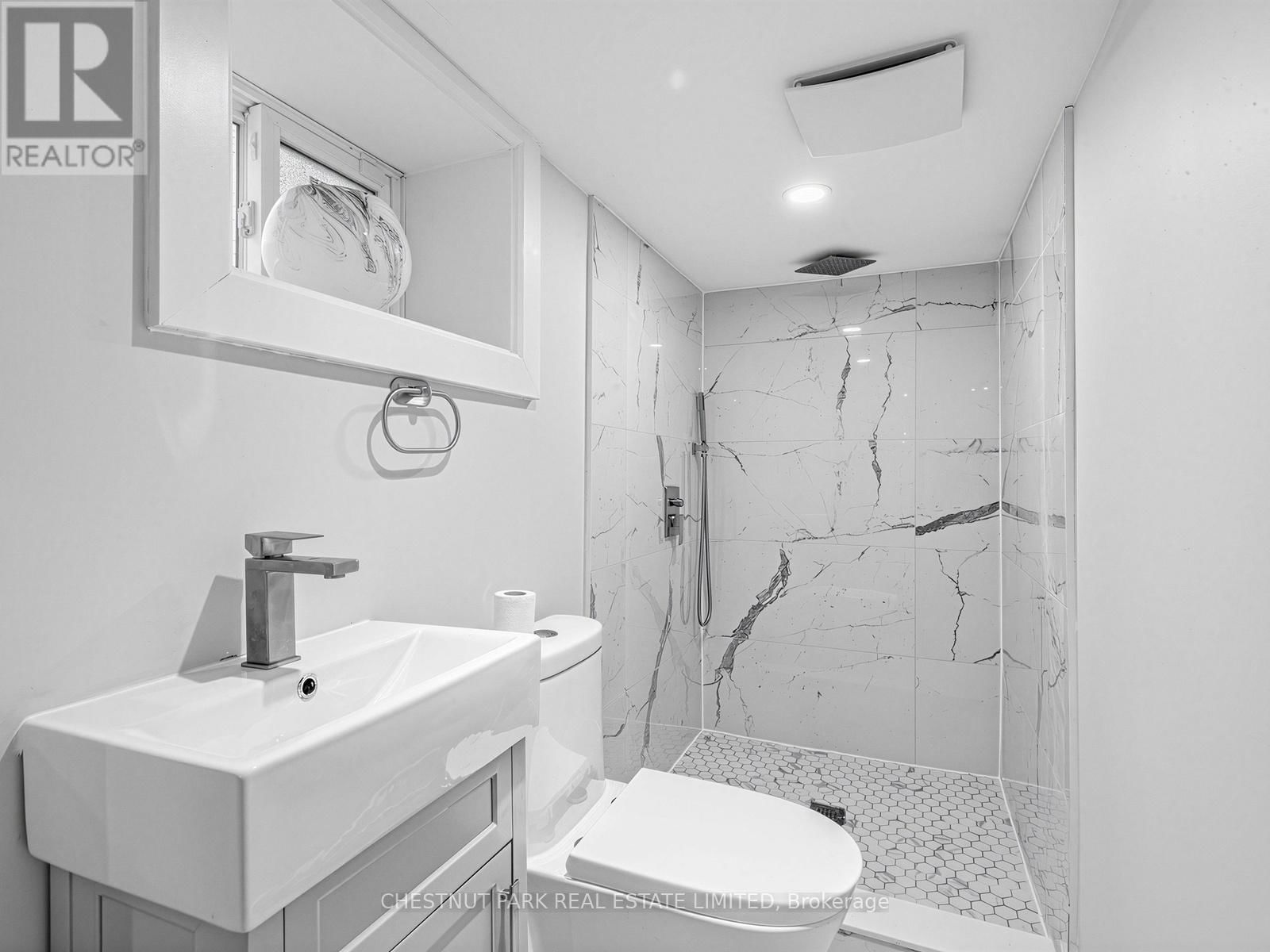 209 ROBINA AVENUE Image 32