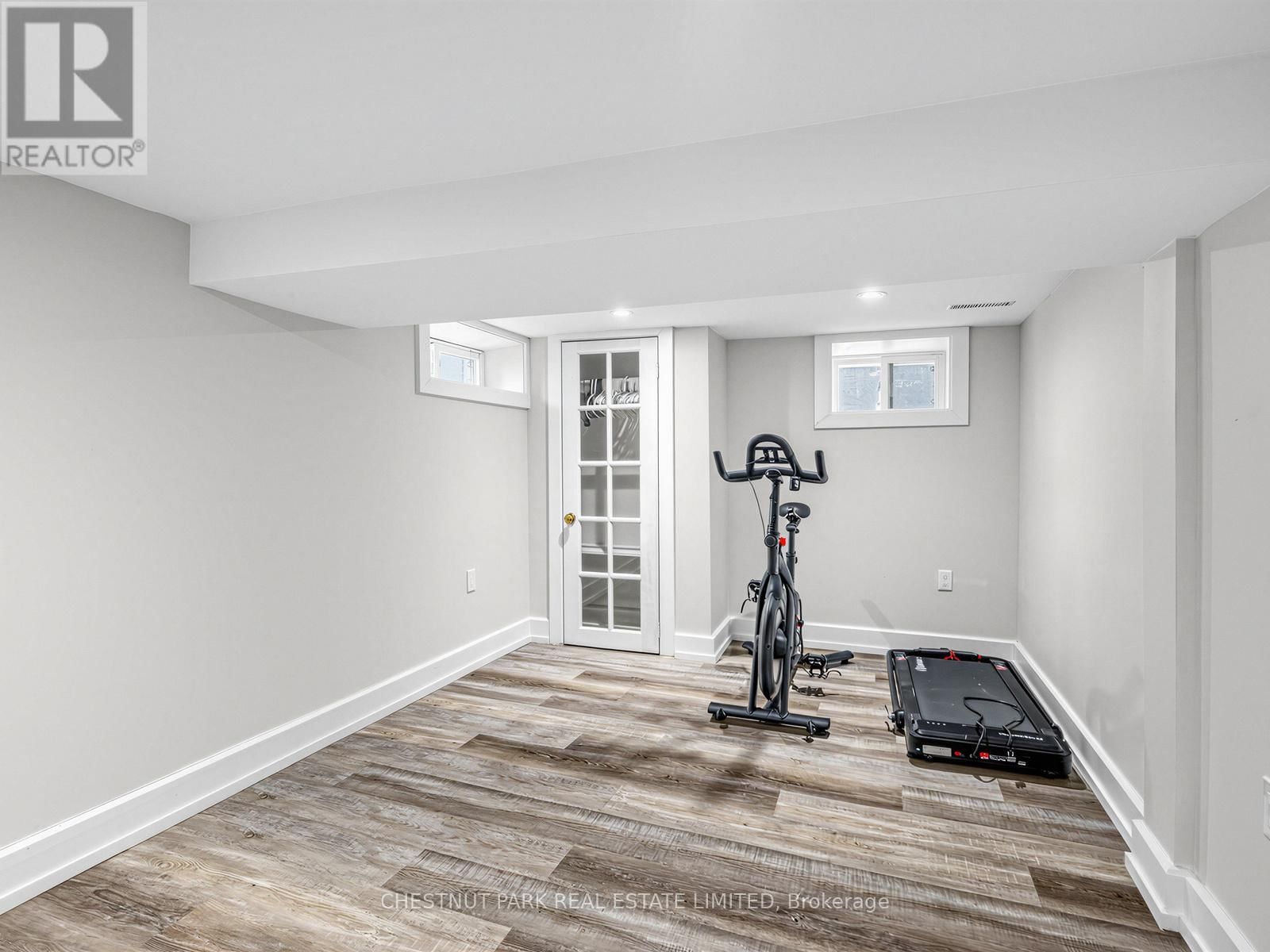 209 ROBINA AVENUE Image 33