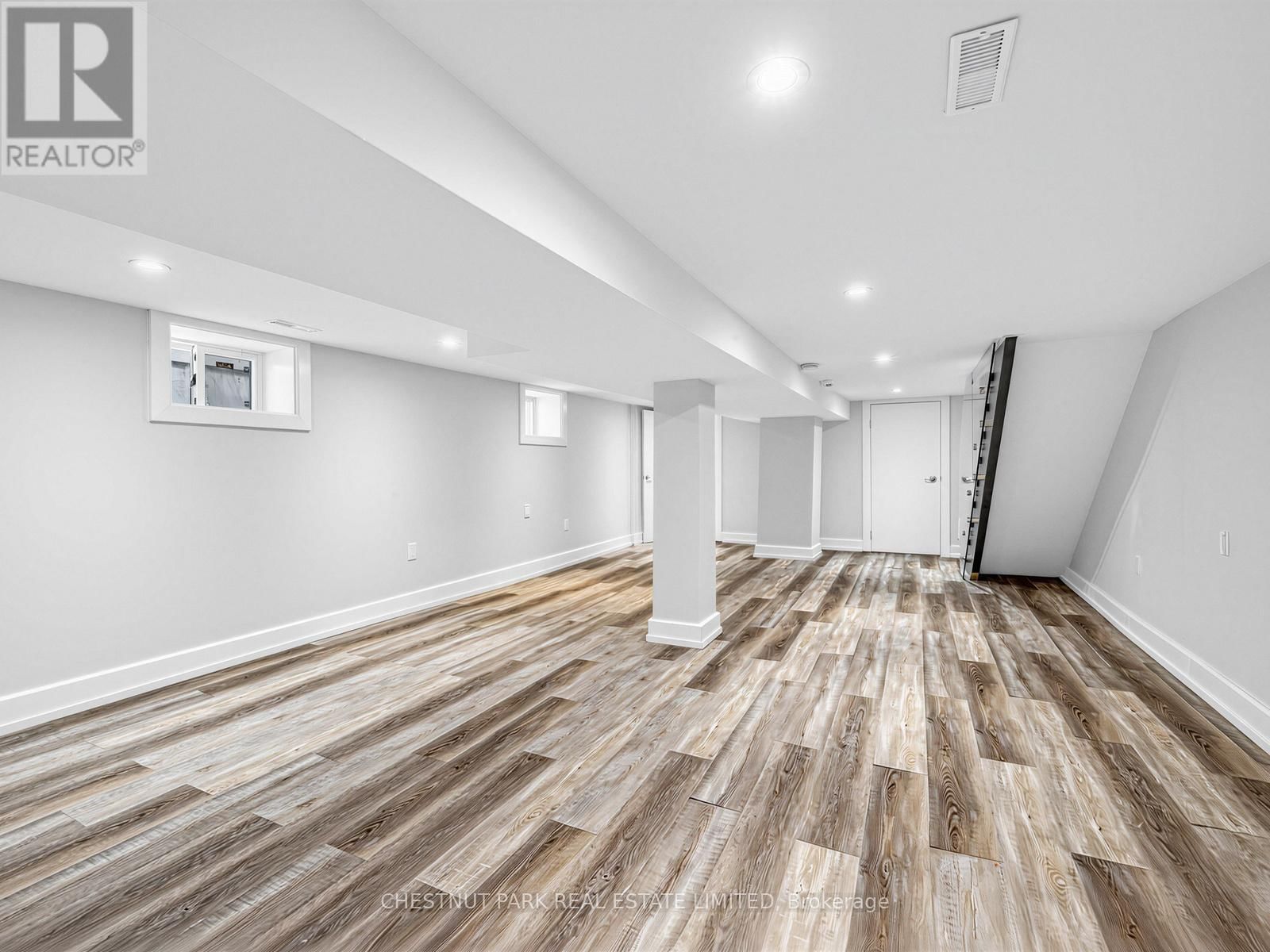 209 ROBINA AVENUE Image 34