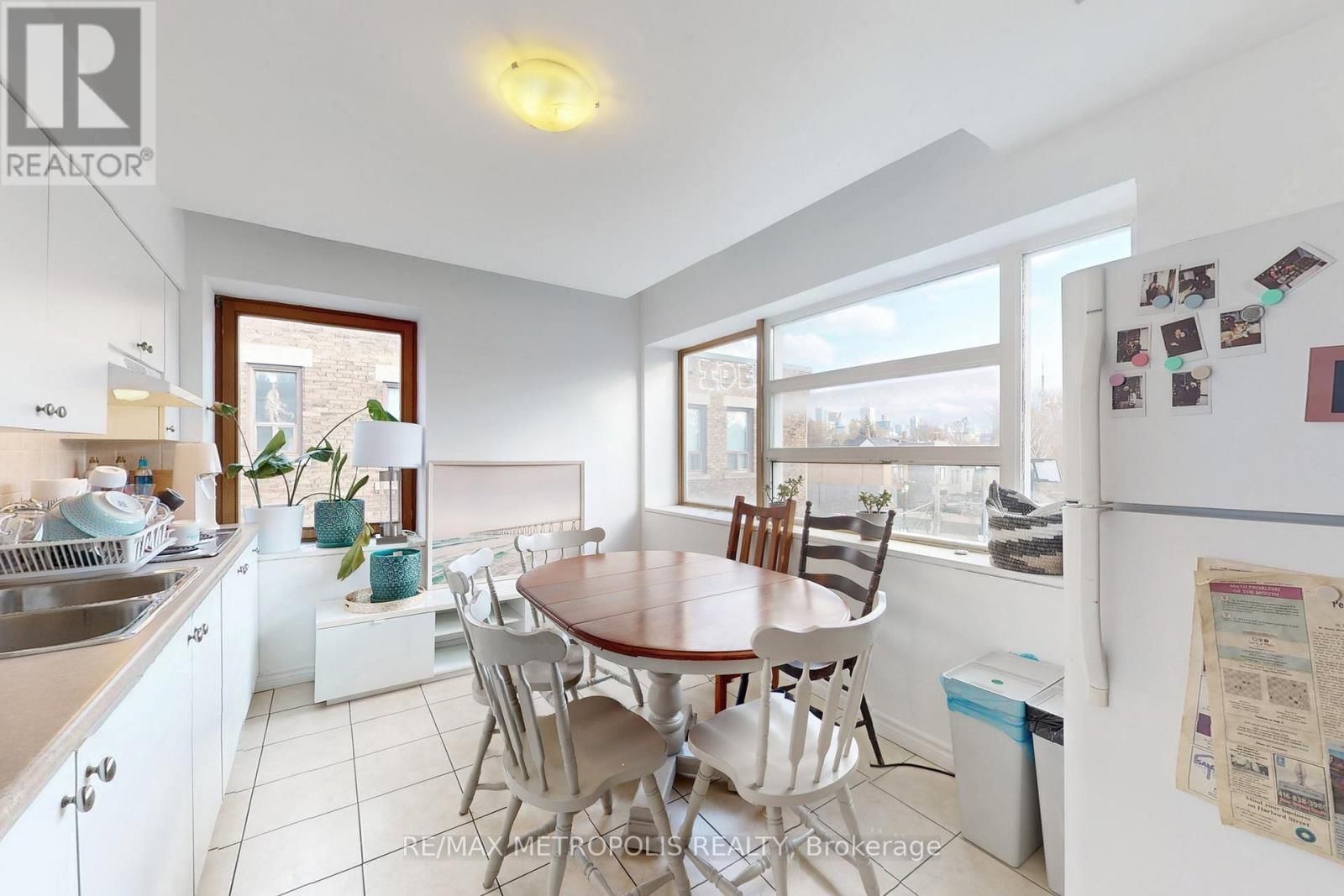 3 - 527 BLOOR STREET WEST Image 3