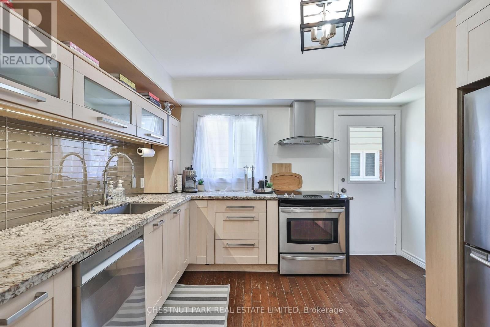 54 LOGANBERRY CRESCENT Image 13