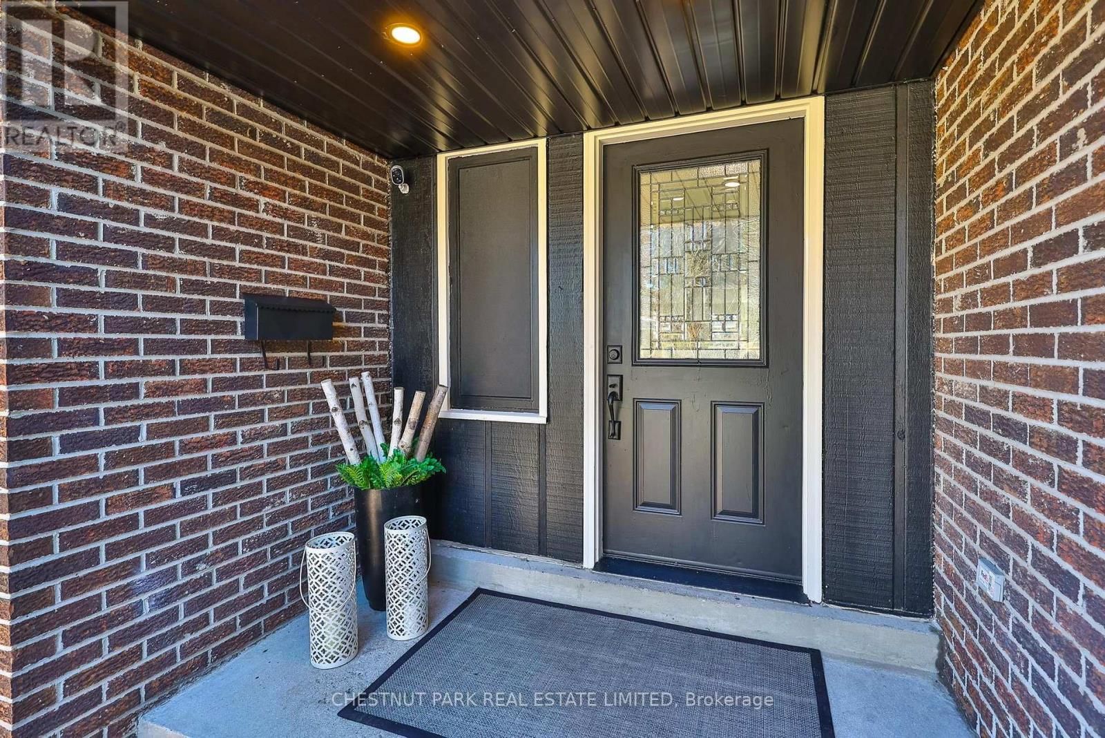 54 LOGANBERRY CRESCENT Image 2