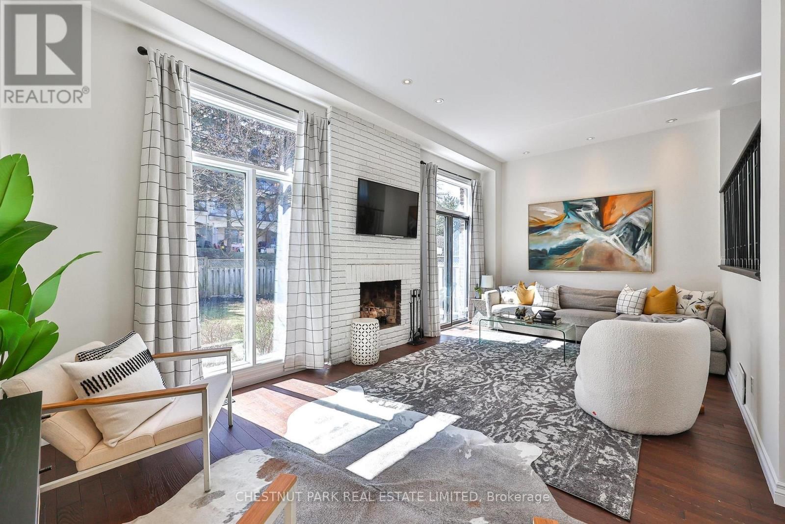 54 LOGANBERRY CRESCENT Image 4