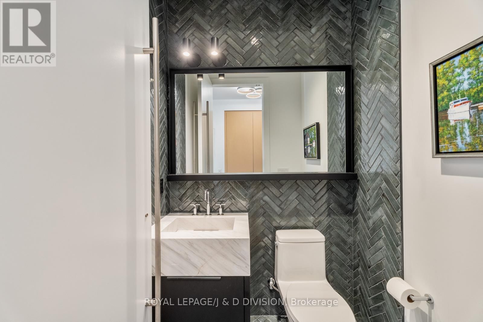 710 - 1 STRATHGOWAN AVENUE Image 12