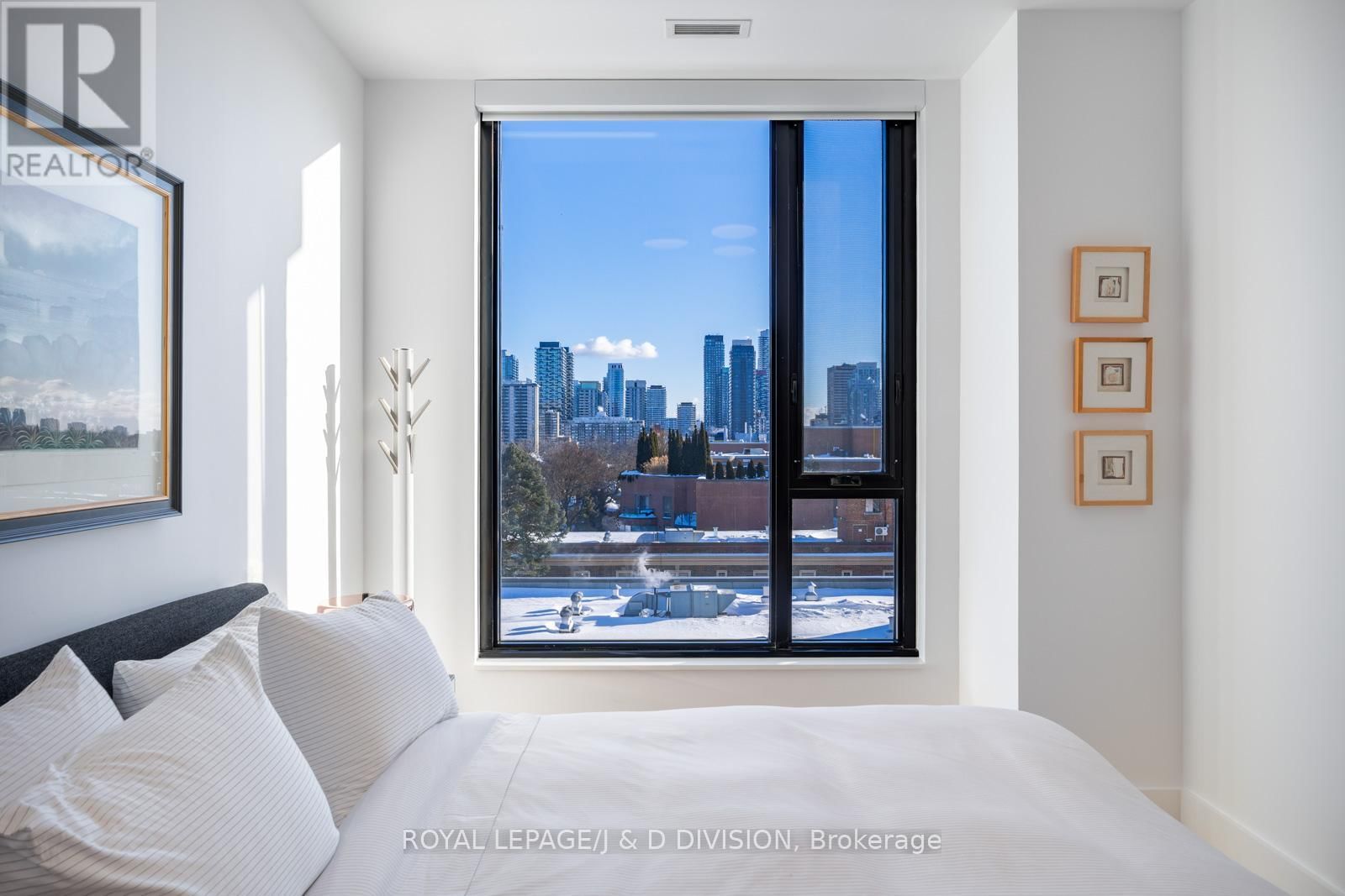 710 - 1 STRATHGOWAN AVENUE Image 13