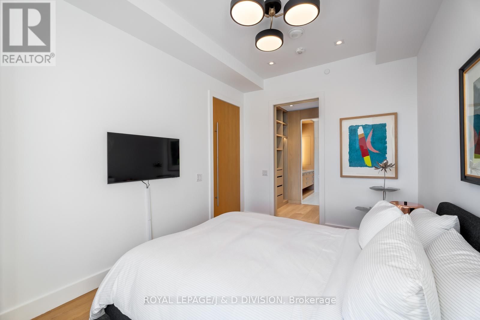 710 - 1 STRATHGOWAN AVENUE Image 14