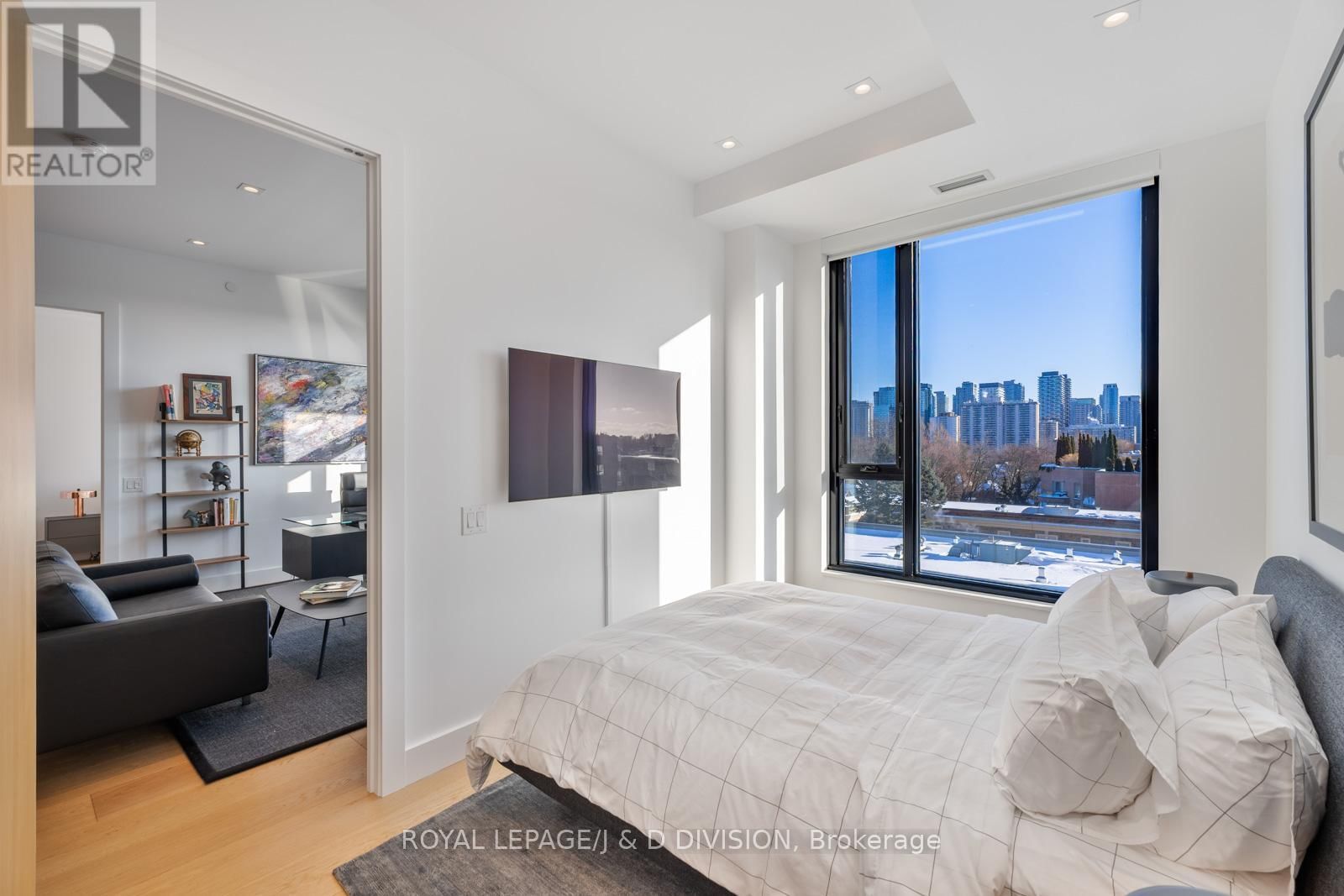 710 - 1 STRATHGOWAN AVENUE Image 18