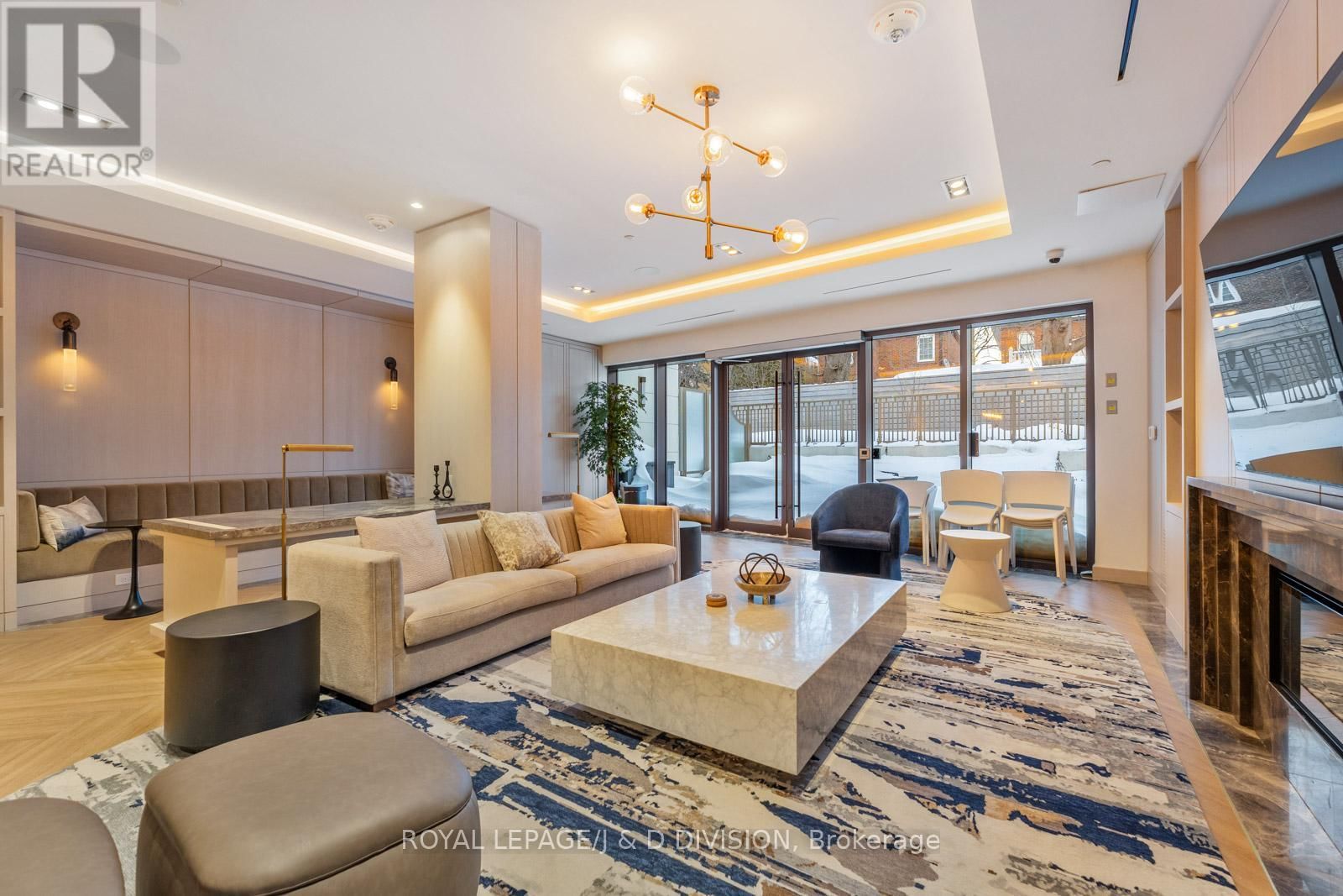 710 - 1 STRATHGOWAN AVENUE Image 31