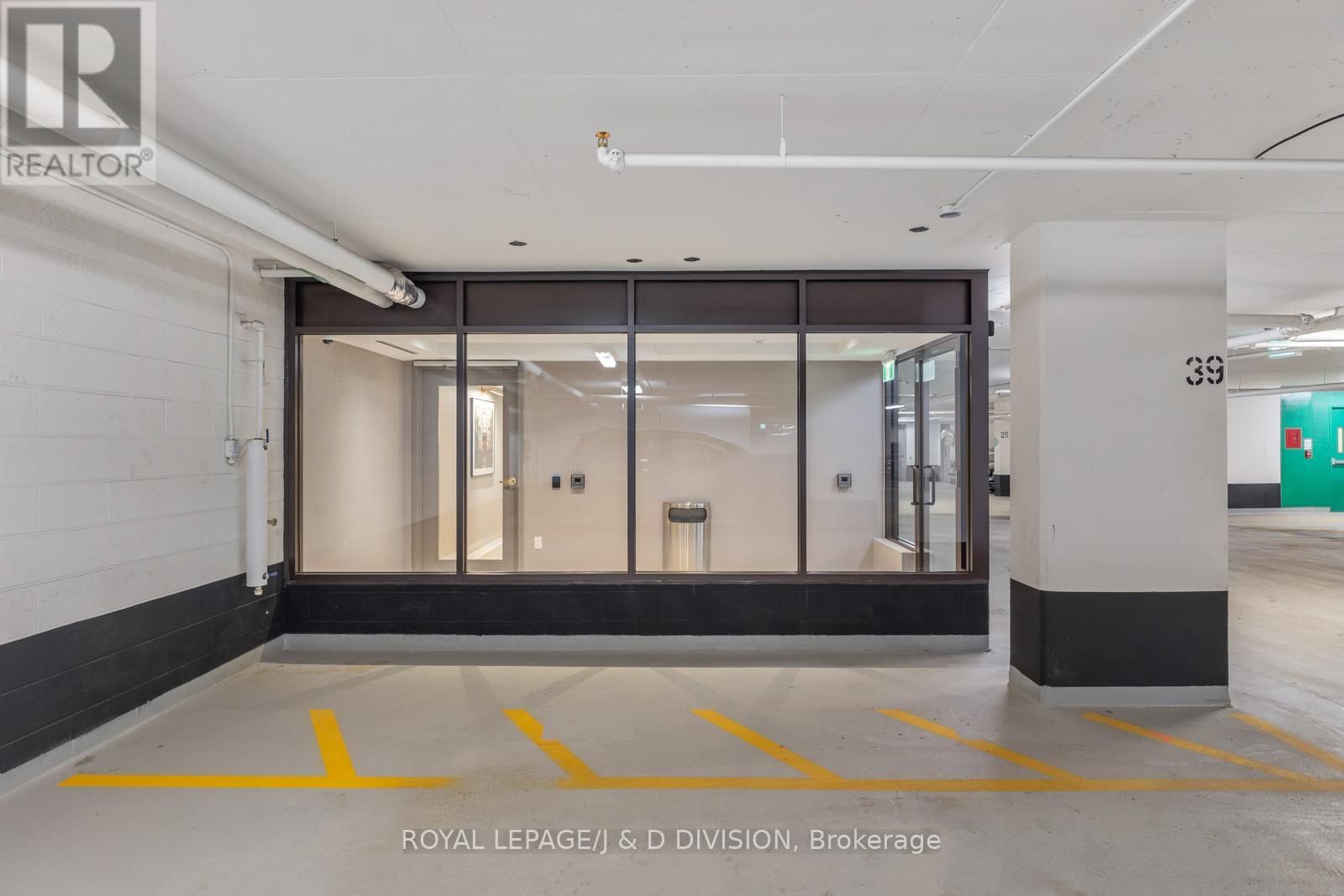 710 - 1 STRATHGOWAN AVENUE Image 35