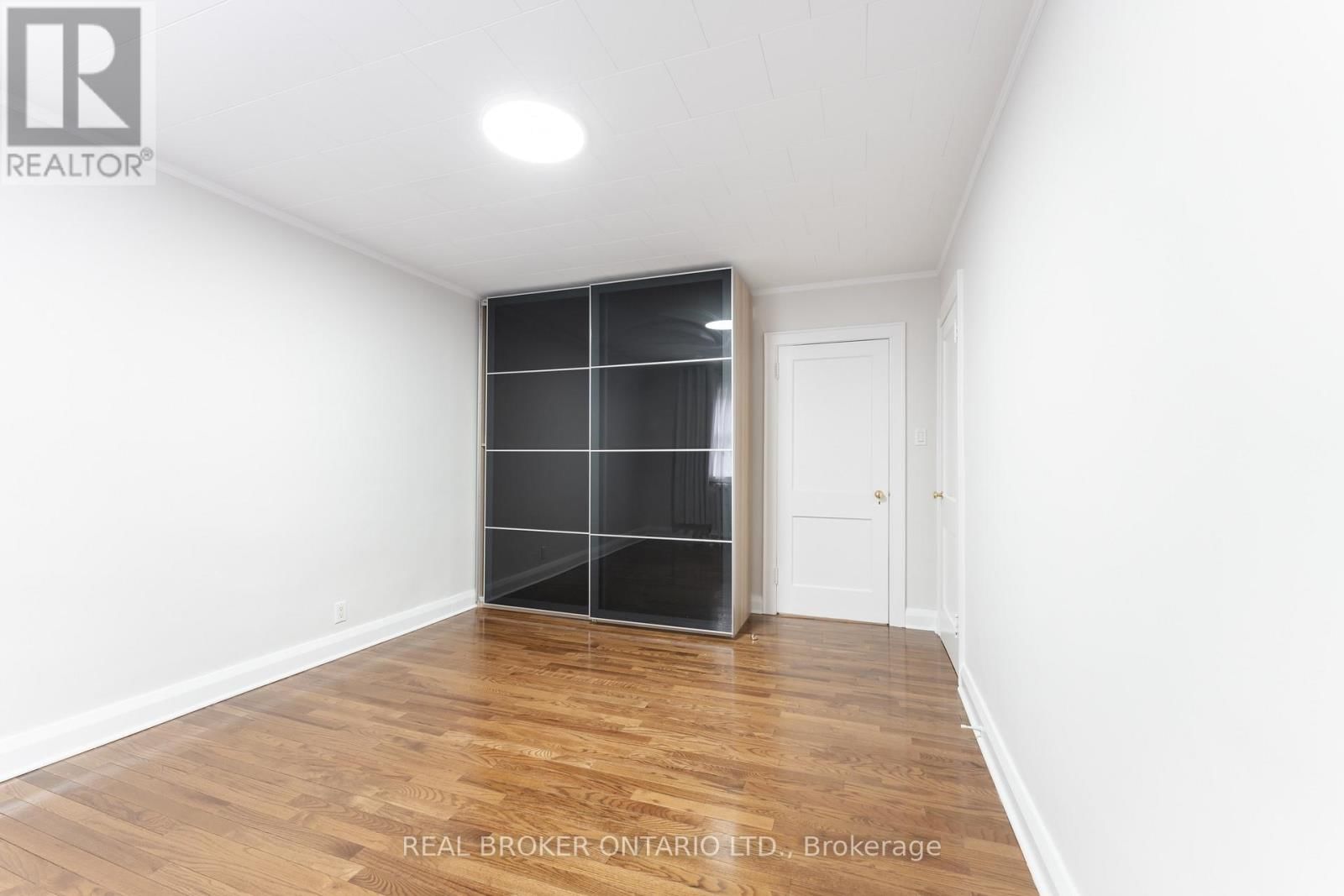 Unit 3 - 462 ORIOLE PARKWAY Image 12