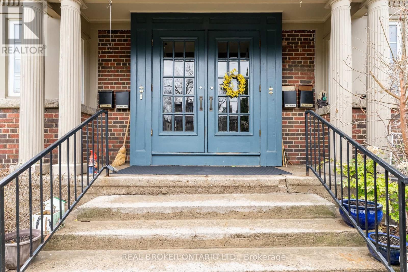 Unit 3 - 462 ORIOLE PARKWAY Image 2