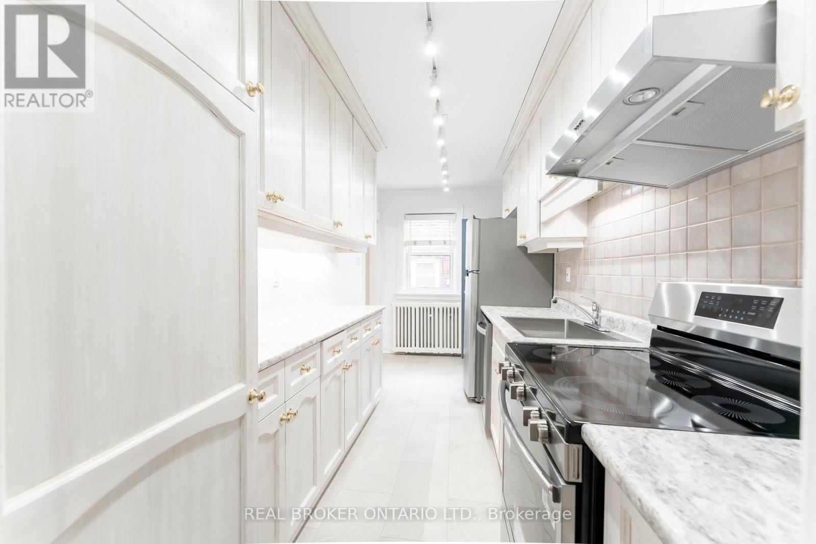 Unit 3 - 462 ORIOLE PARKWAY Image 8